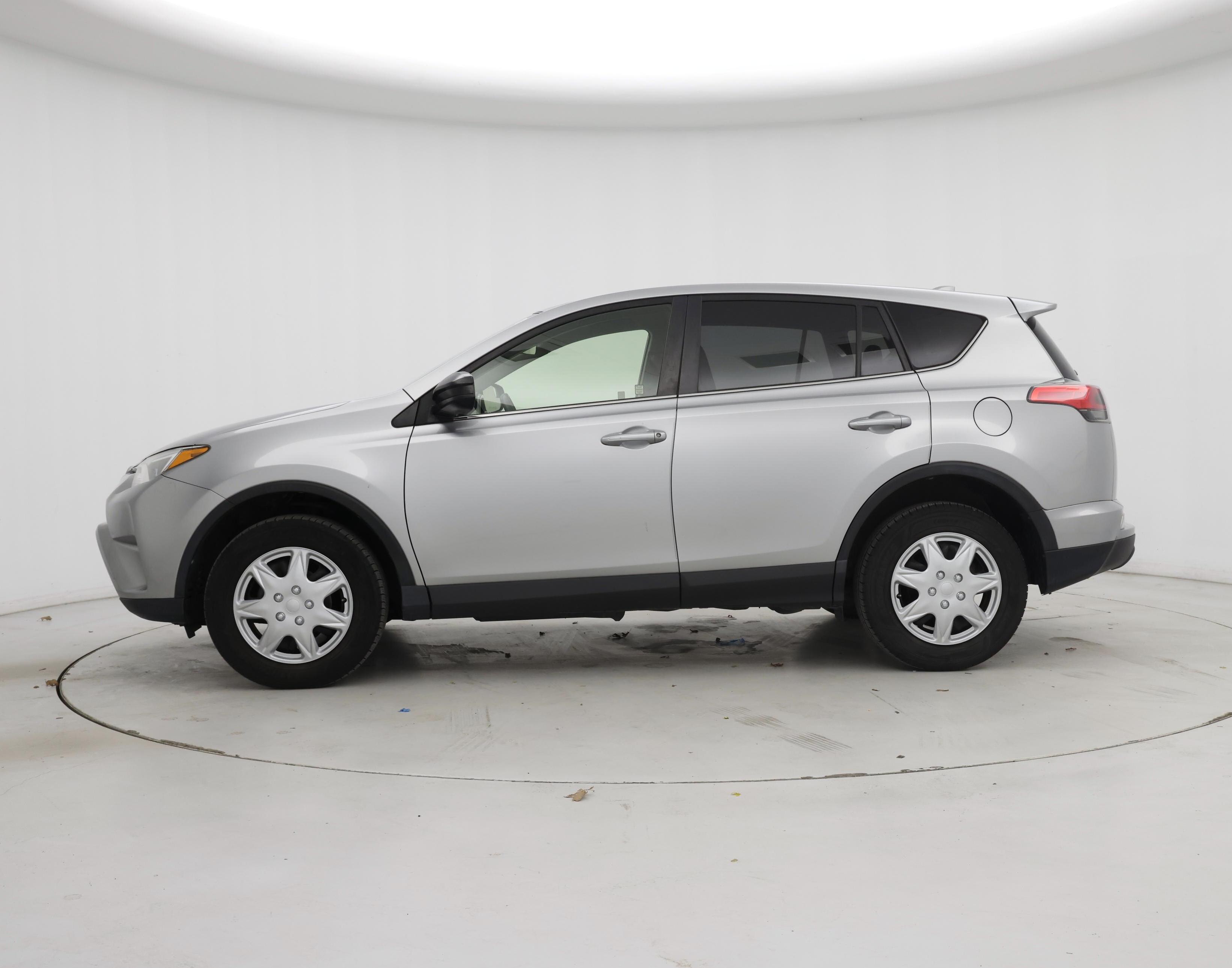 Thumbnail: 2018 Toyota RAV4 - 3