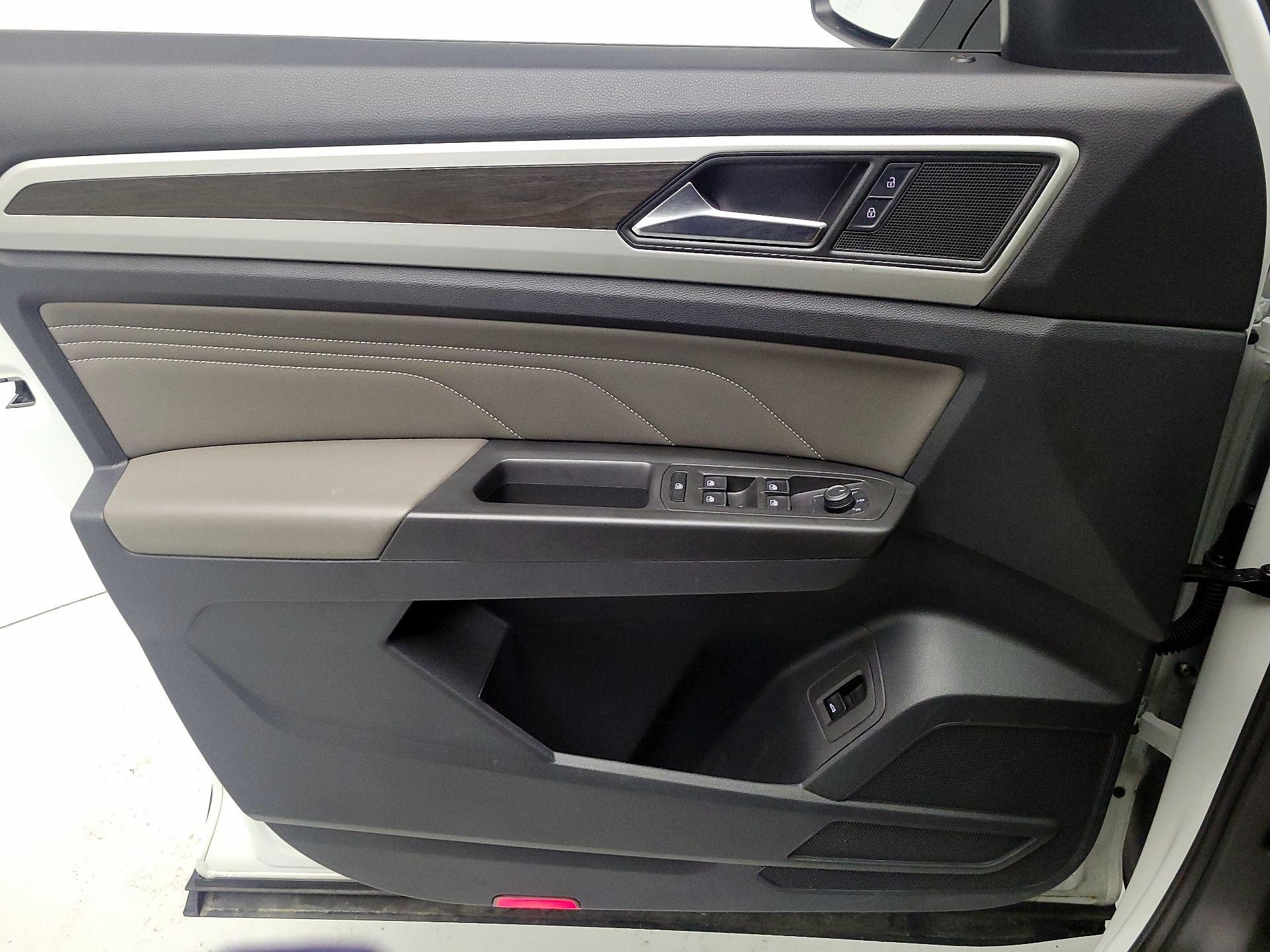 Thumbnail: 2022 Volkswagen Atlas - 12