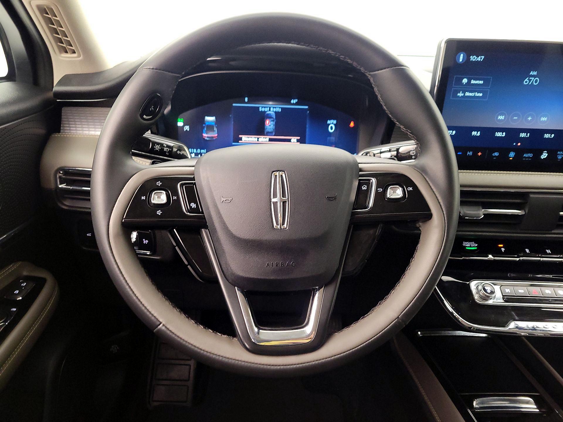 Thumbnail: 2023 Lincoln Corsair - 10