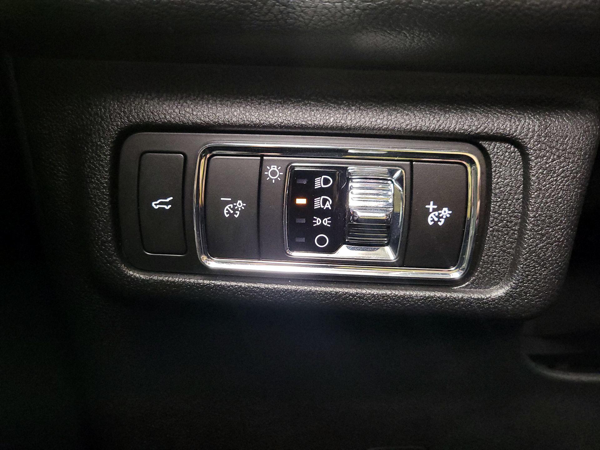 Thumbnail: 2023 Lincoln Corsair - 13