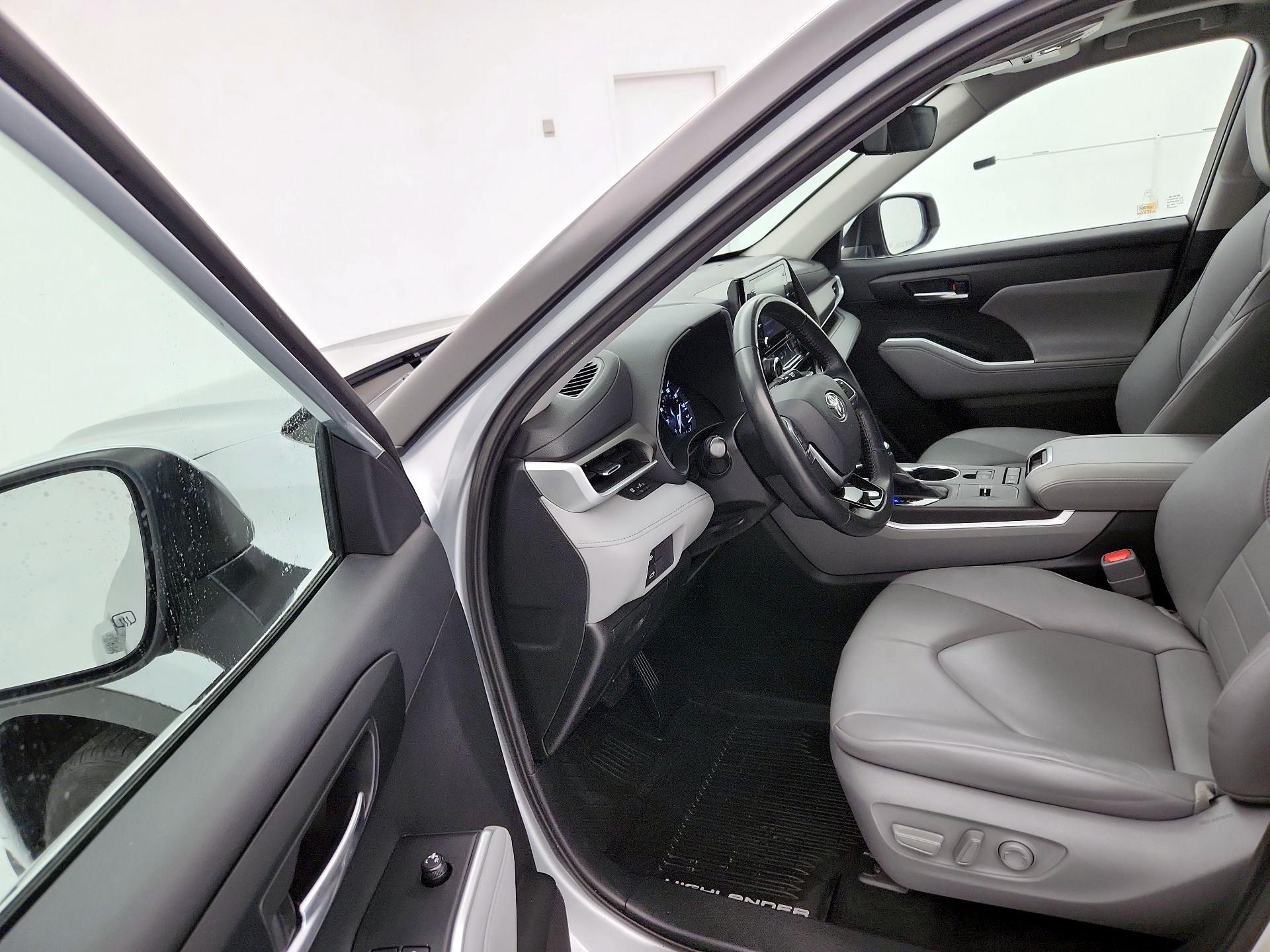 Thumbnail: 2020 Toyota Highlander - 11