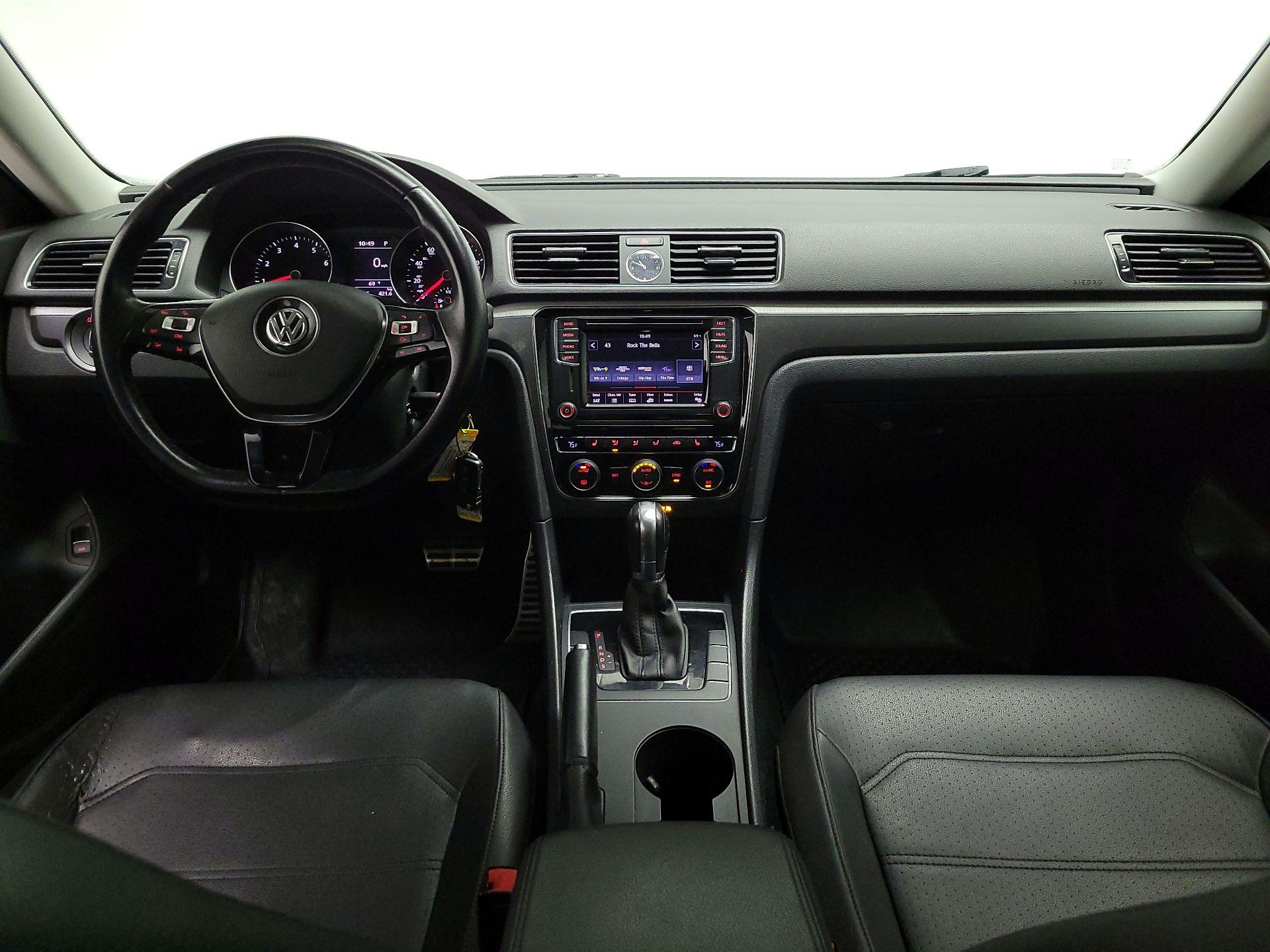 Thumbnail: 2017 Volkswagen Passat - 9