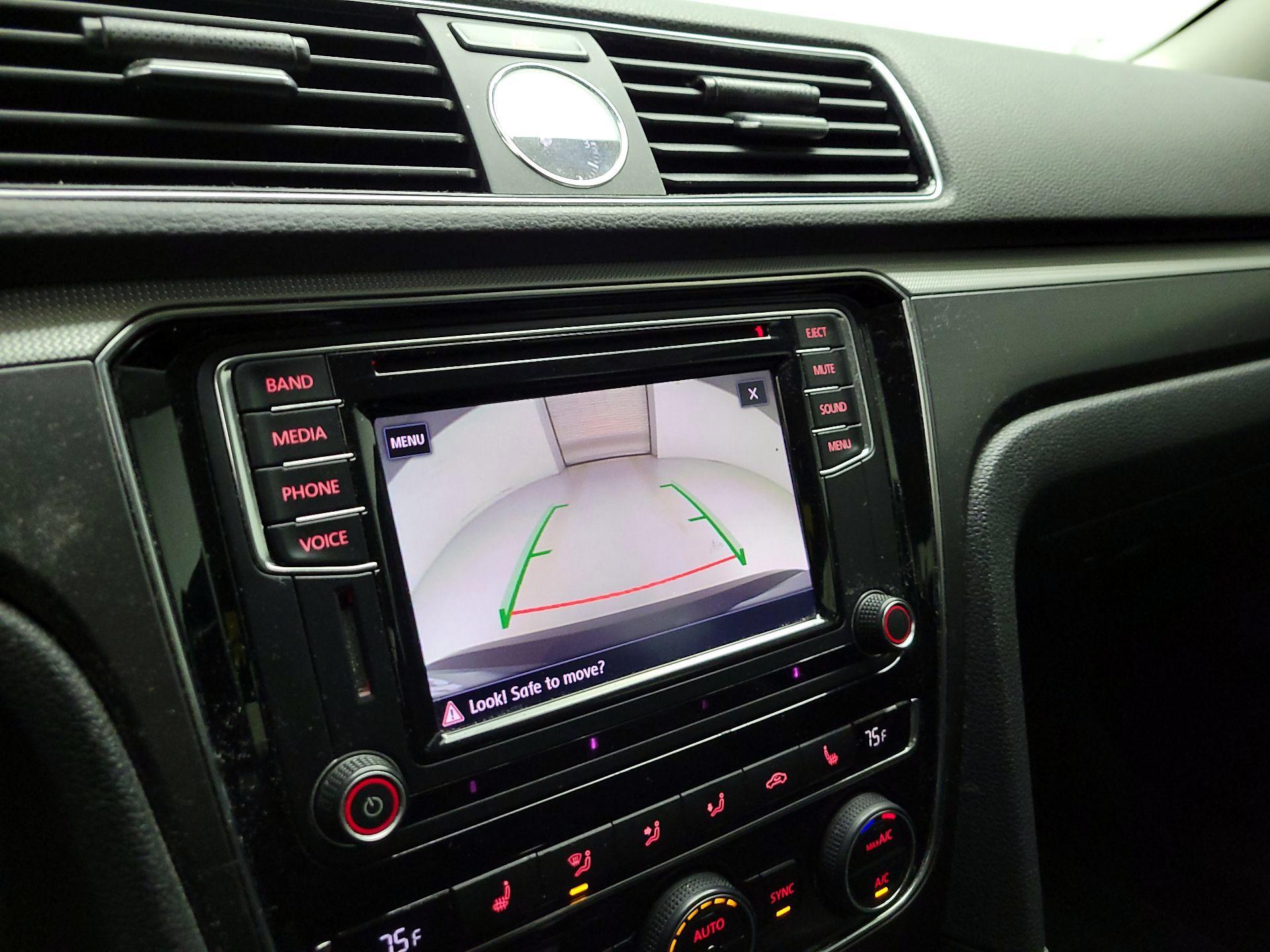 Thumbnail: 2017 Volkswagen Passat - 13