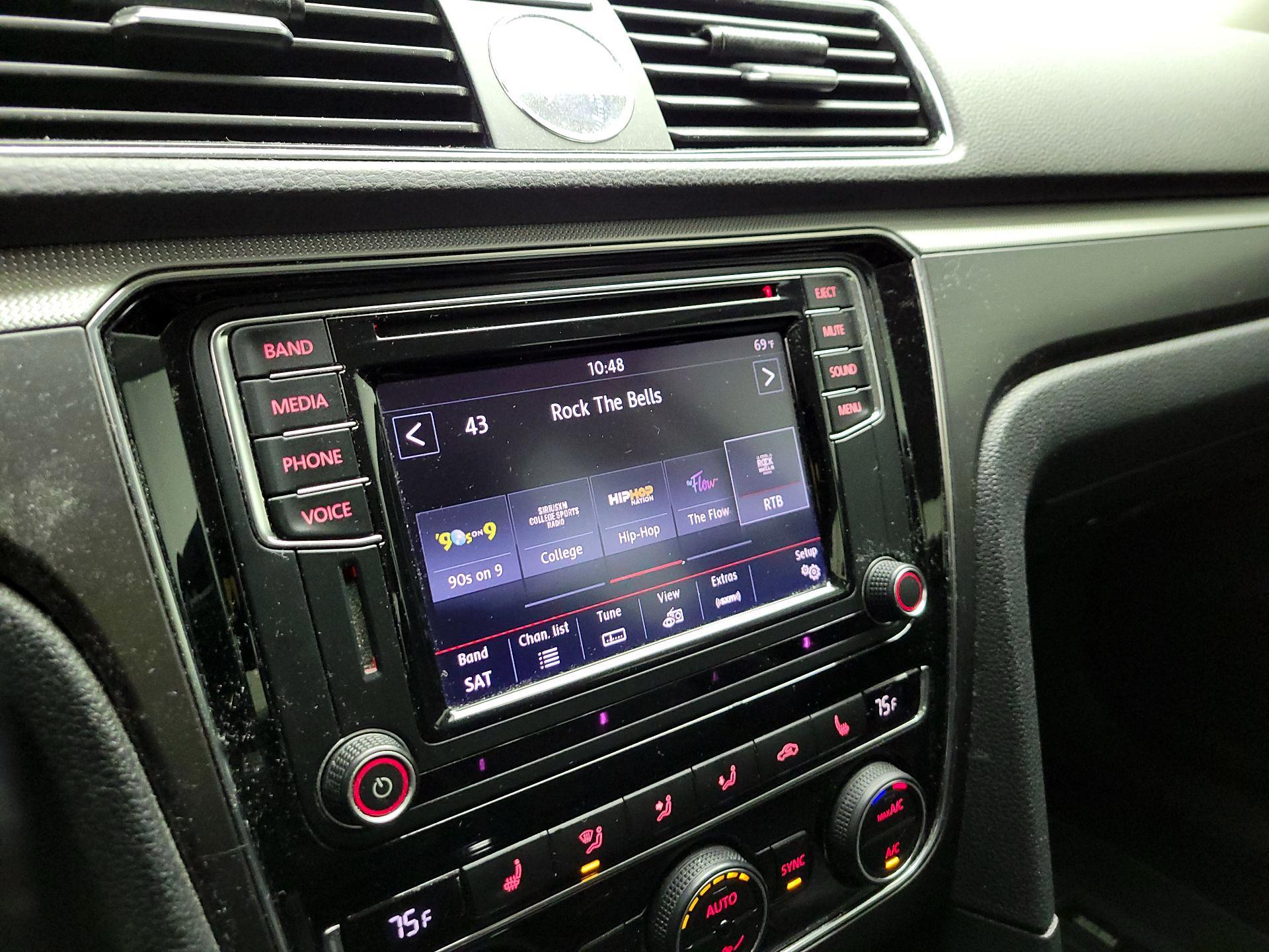 Thumbnail: 2017 Volkswagen Passat - 14