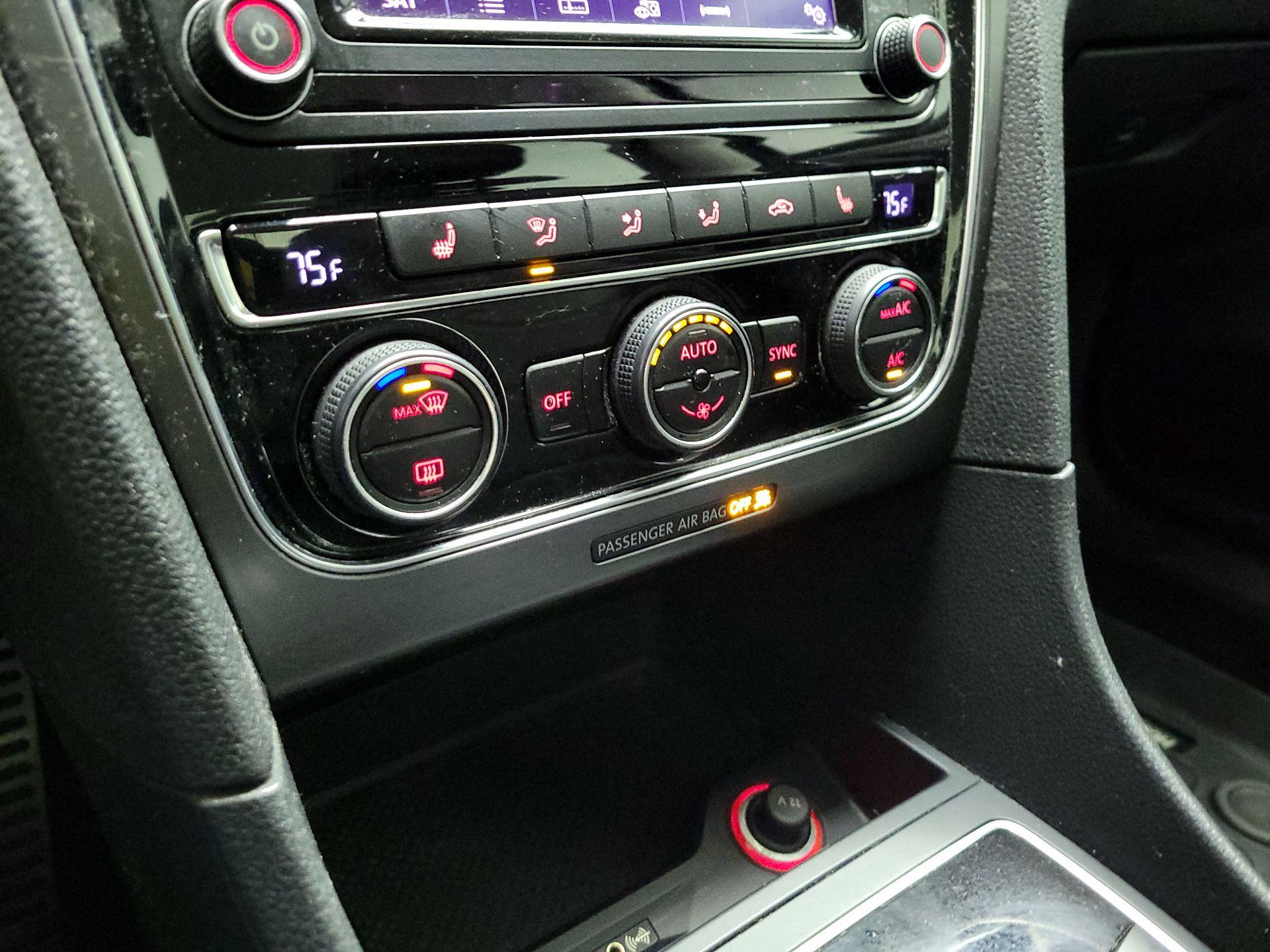 Thumbnail: 2017 Volkswagen Passat - 15