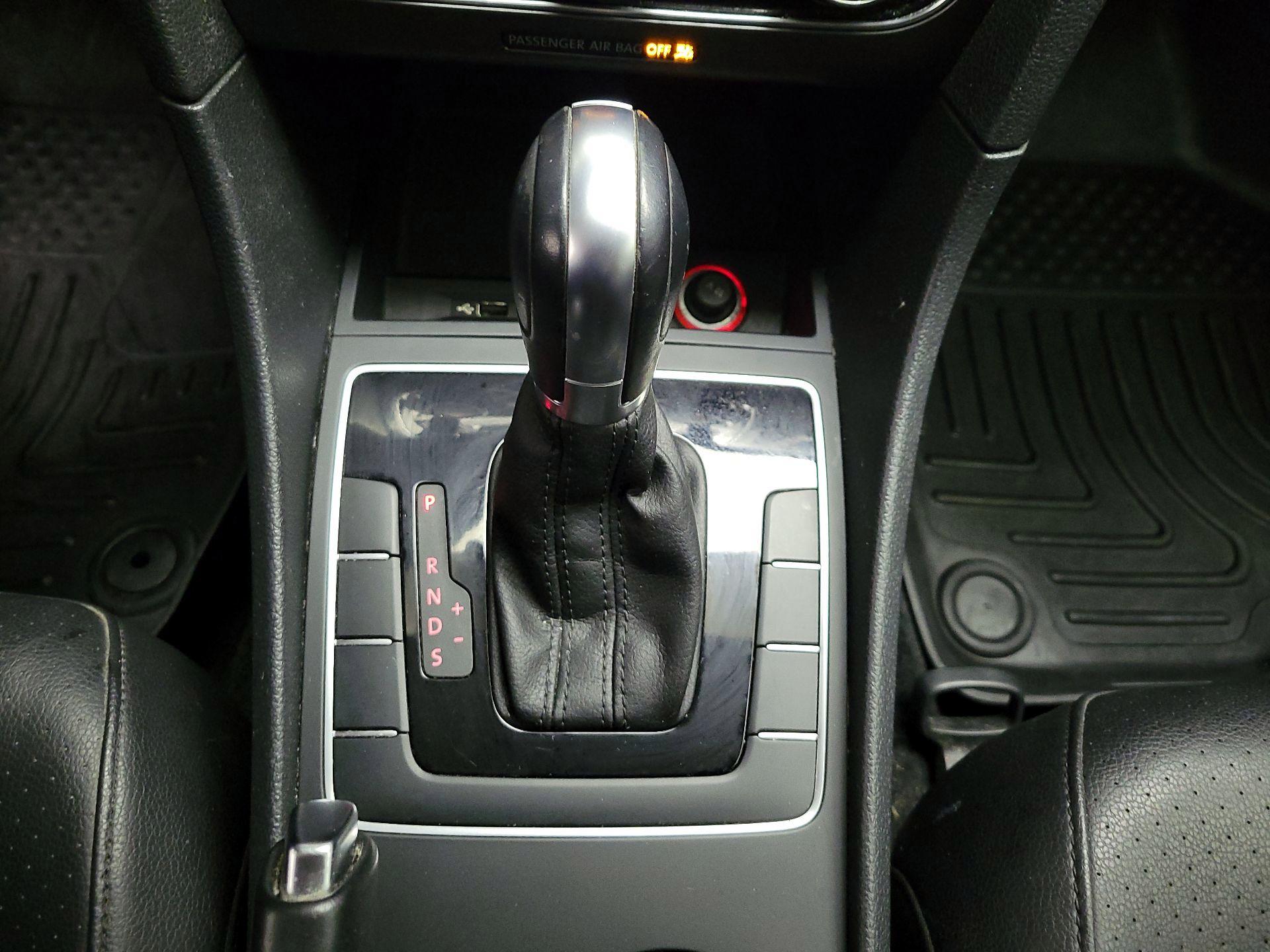 Thumbnail: 2017 Volkswagen Passat - 16