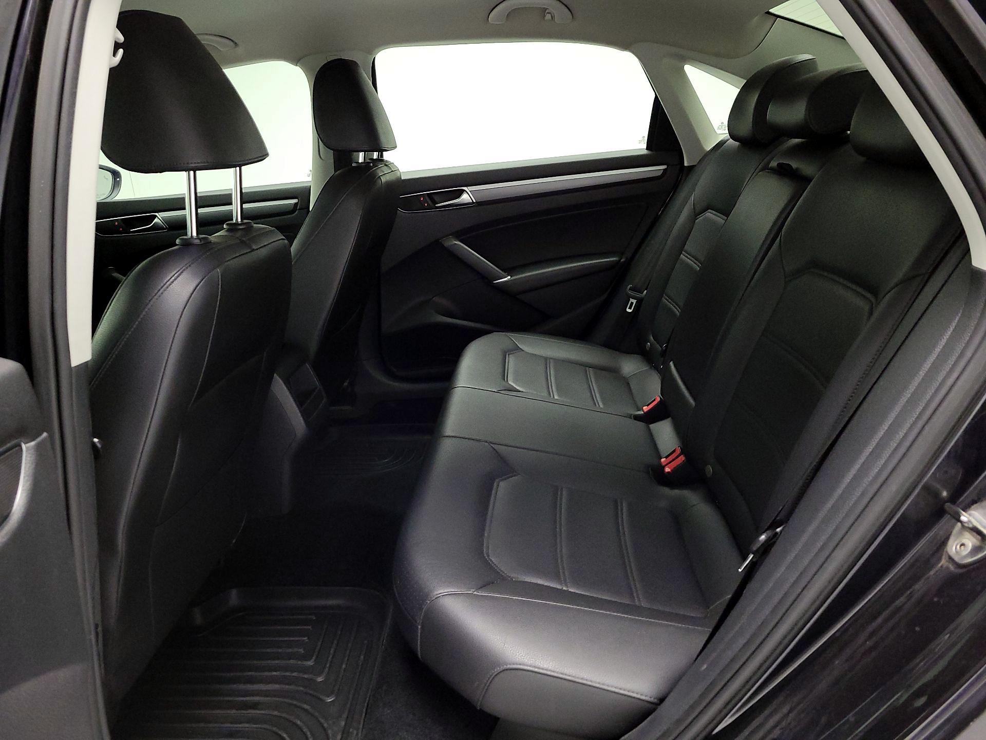 Thumbnail: 2017 Volkswagen Passat - 18