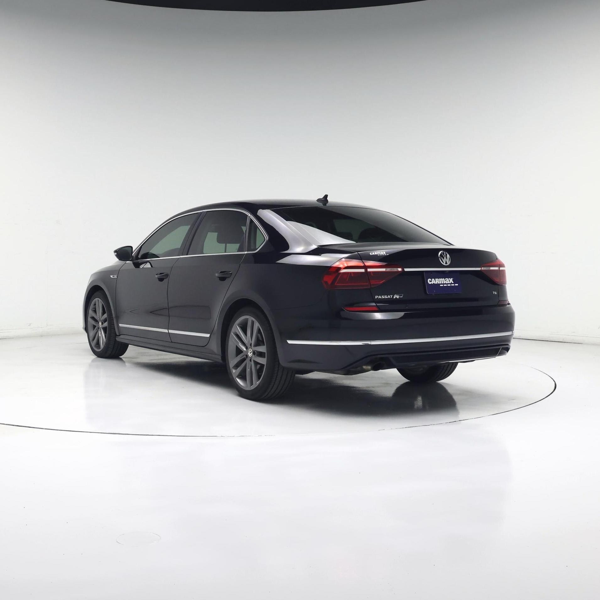 Thumbnail: 2017 Volkswagen Passat - 2