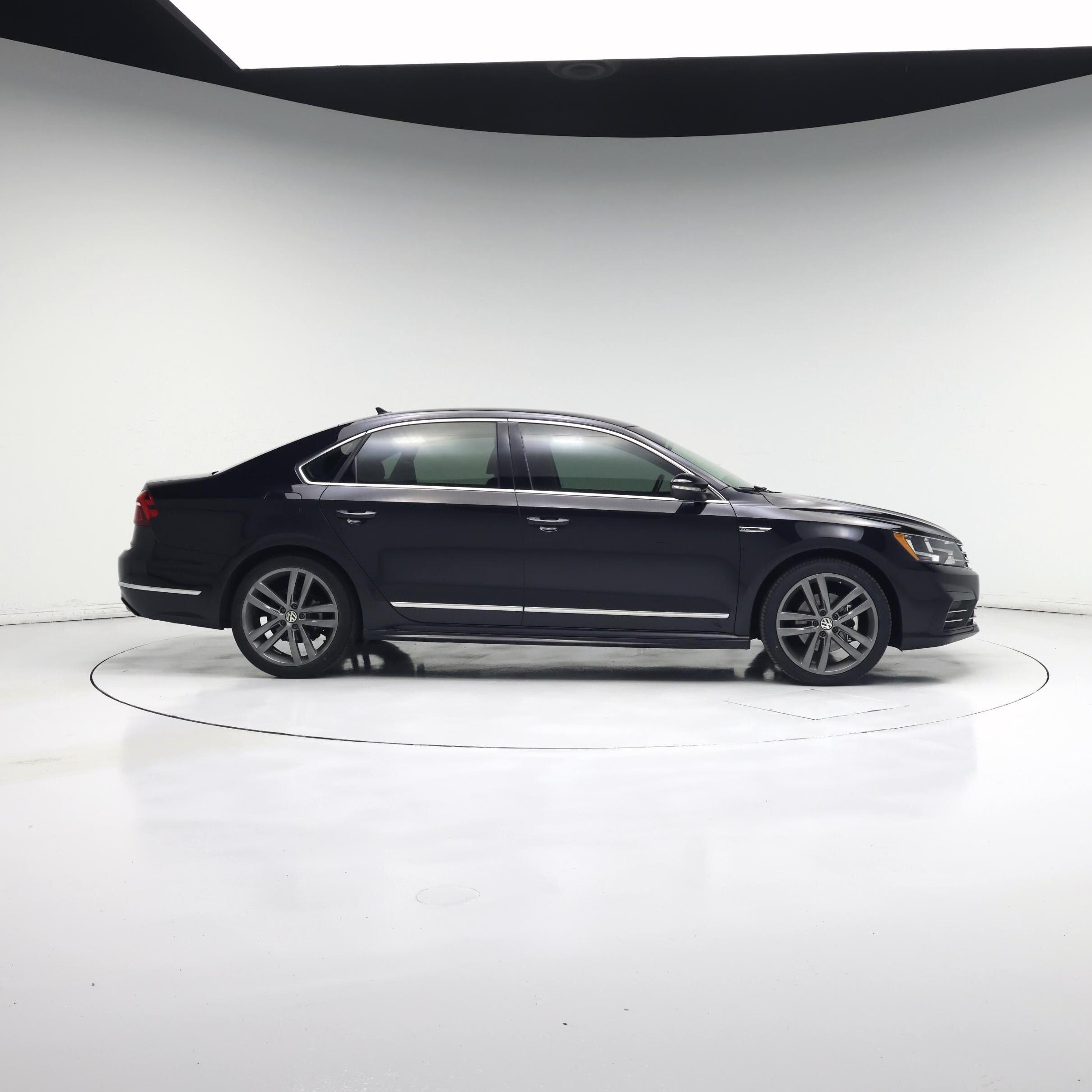 Thumbnail: 2017 Volkswagen Passat - 7