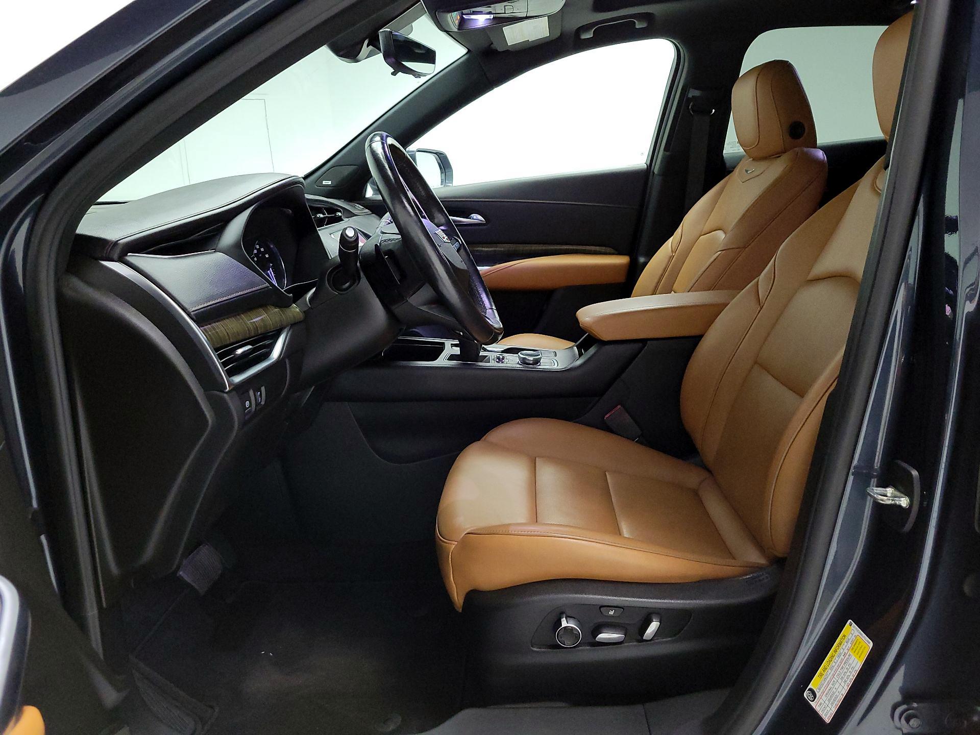 Thumbnail: 2020 Cadillac XT4 - 11