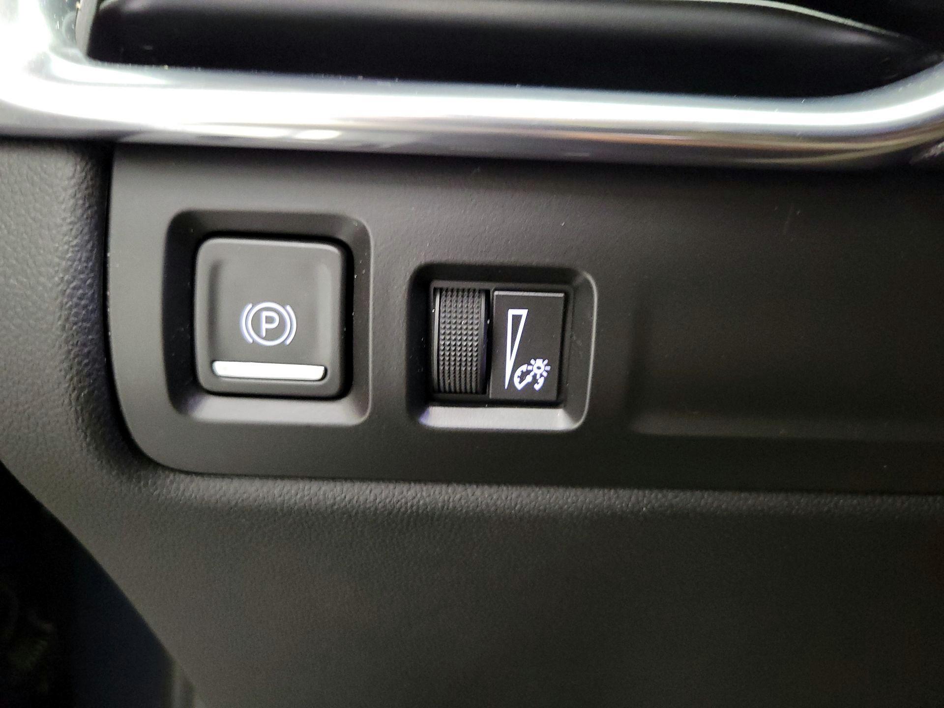 Thumbnail: 2020 Cadillac XT4 - 13