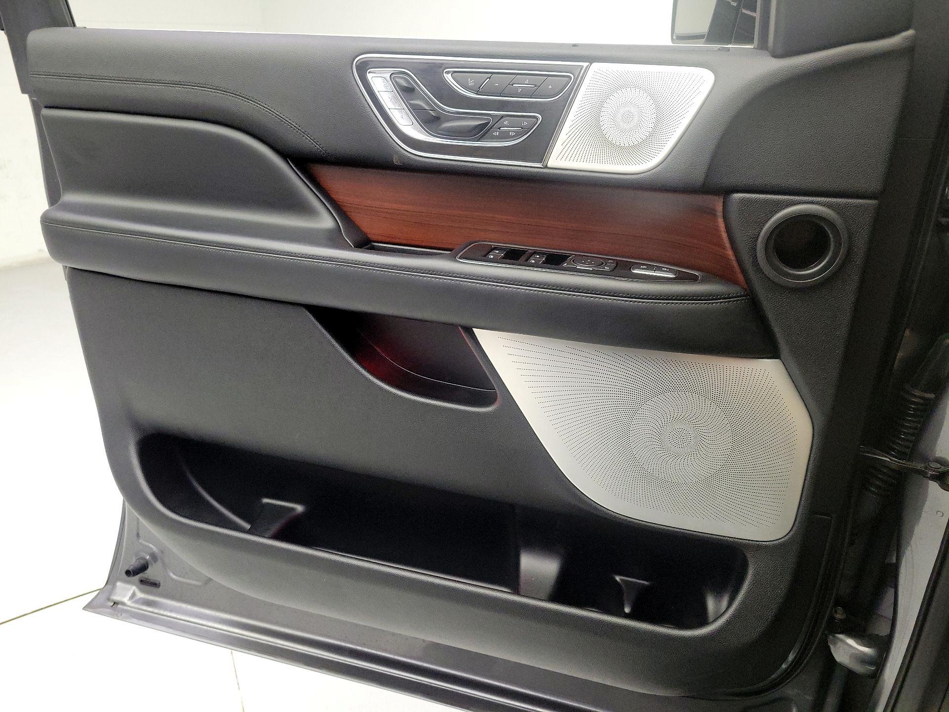 Thumbnail: 2021 Lincoln Navigator - 12