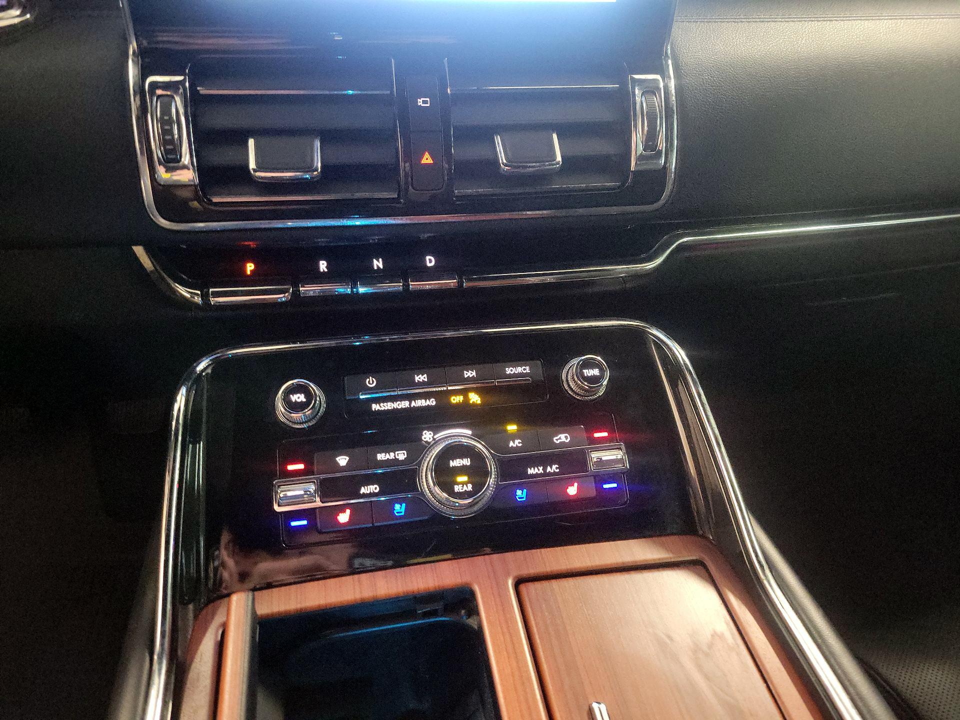 Thumbnail: 2021 Lincoln Navigator - 18