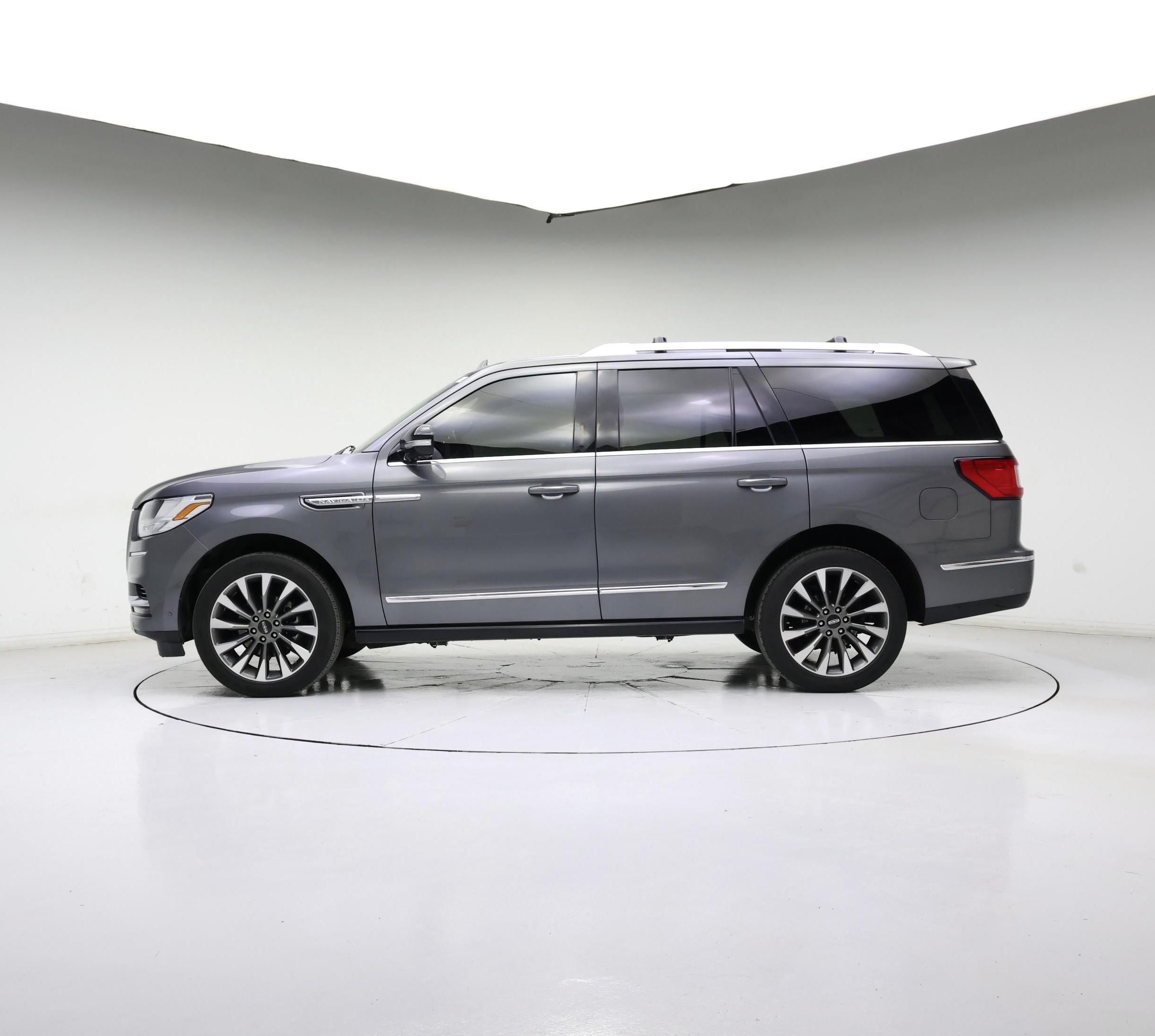 Thumbnail: 2021 Lincoln Navigator - 3