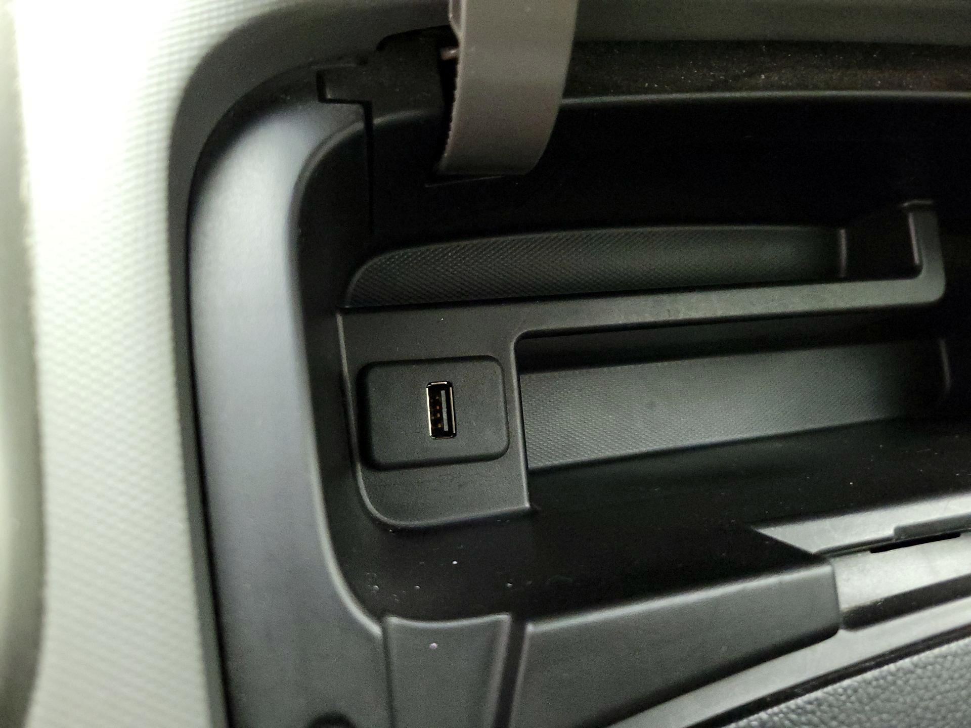 Thumbnail: 2015 Chevrolet Sonic - 16