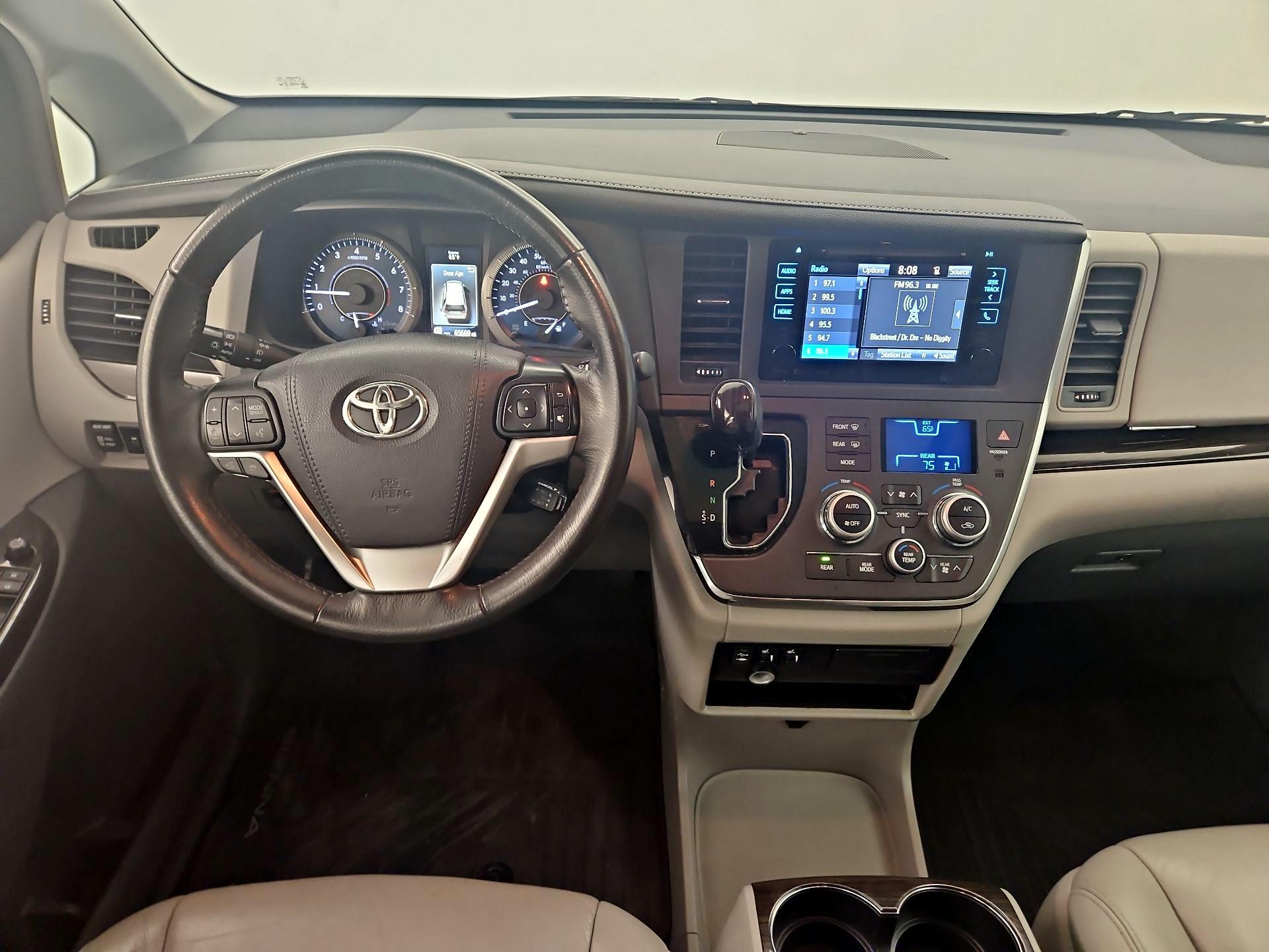 Thumbnail: 2017 Toyota Sienna - 9