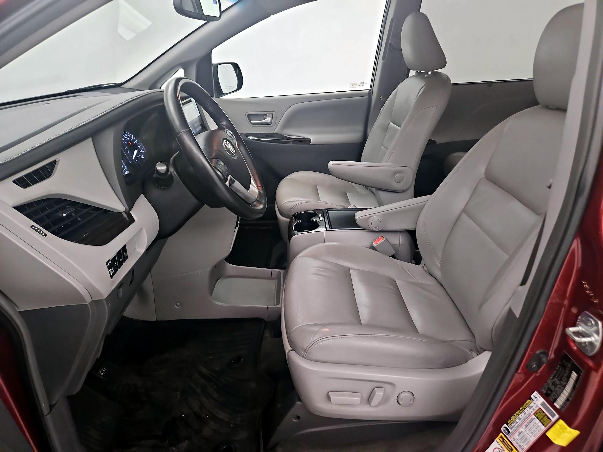 Thumbnail: 2017 Toyota Sienna - 11