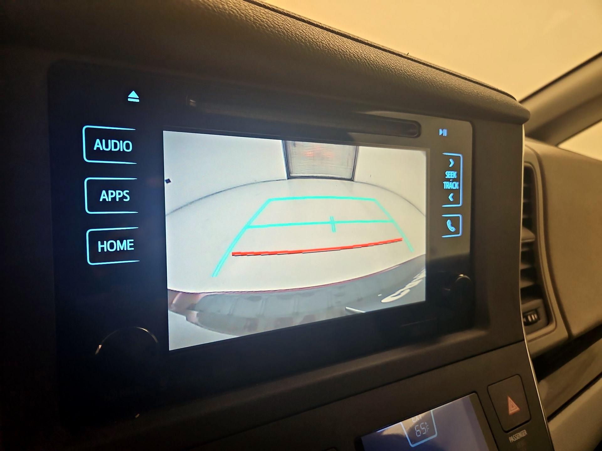 Thumbnail: 2017 Toyota Sienna - 14