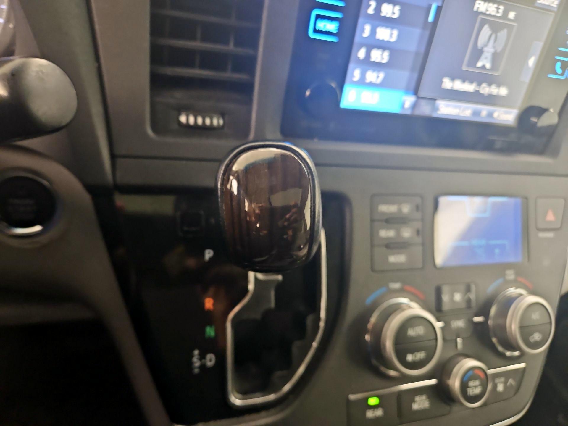 Thumbnail: 2017 Toyota Sienna - 17