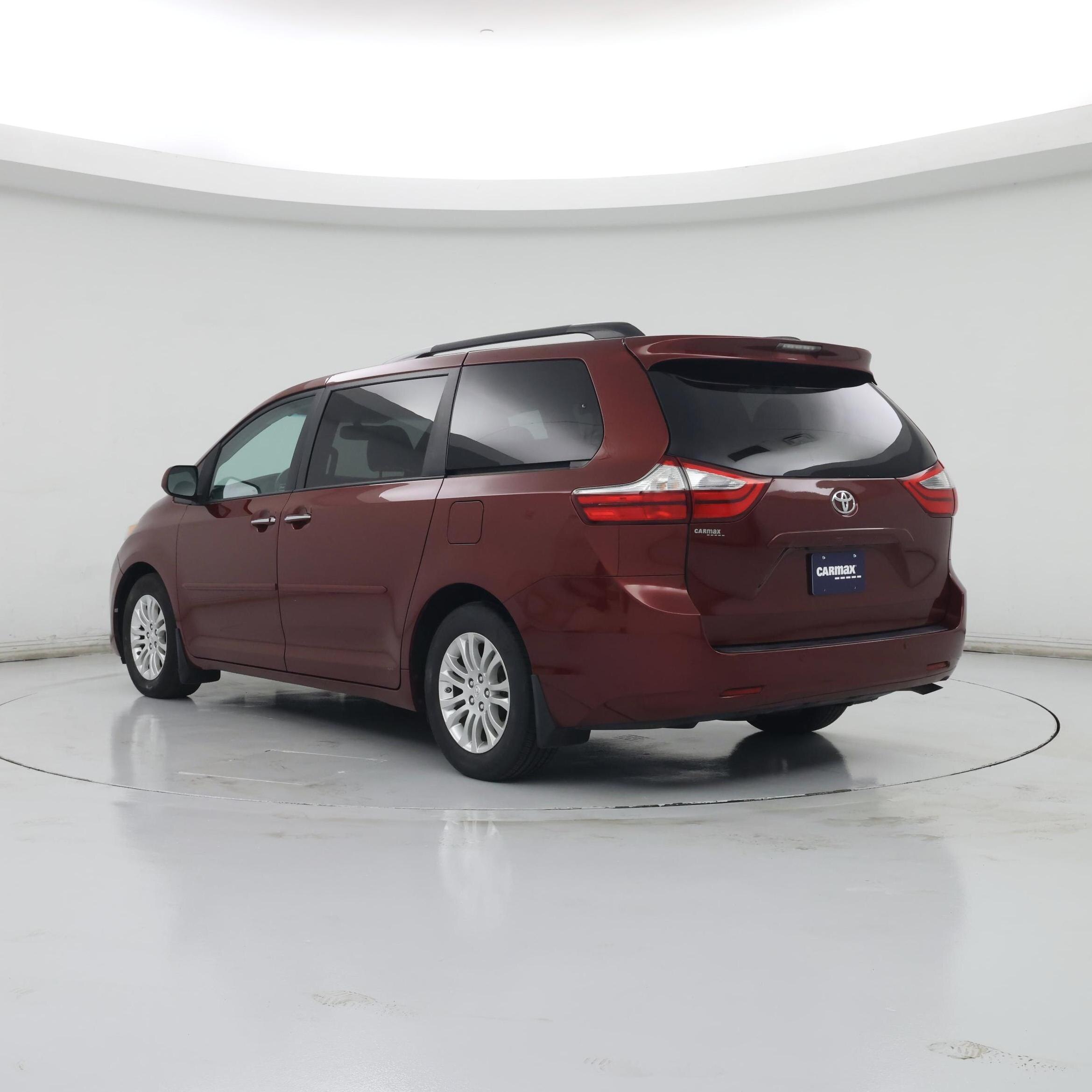 Thumbnail: 2017 Toyota Sienna - 2