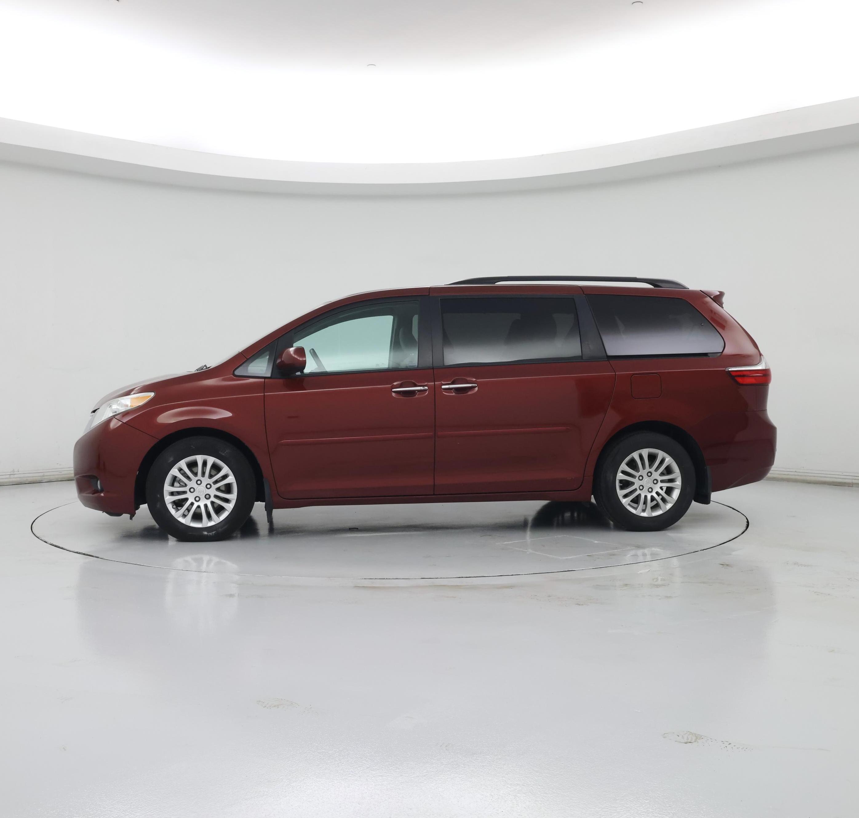 Thumbnail: 2017 Toyota Sienna - 3