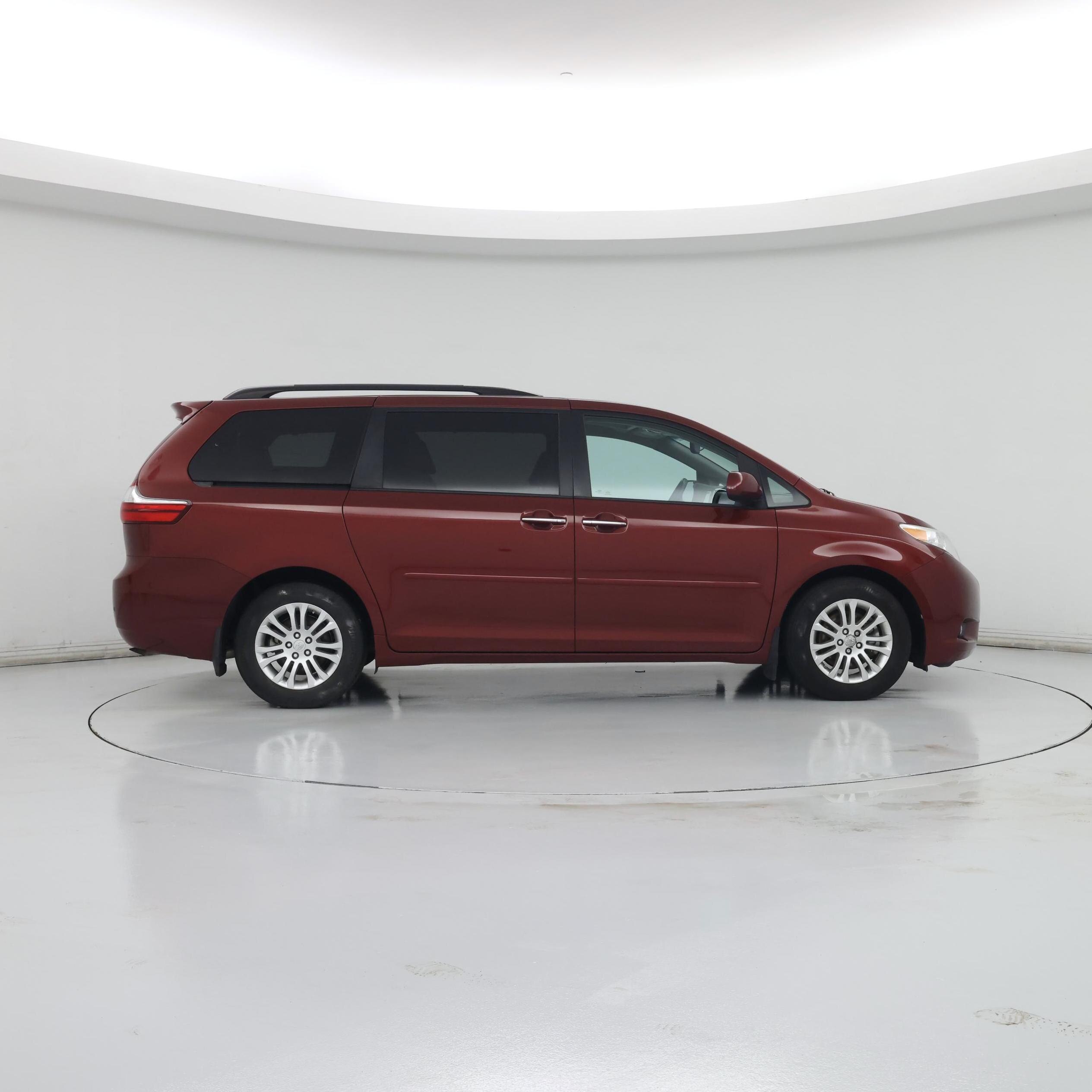 Thumbnail: 2017 Toyota Sienna - 7