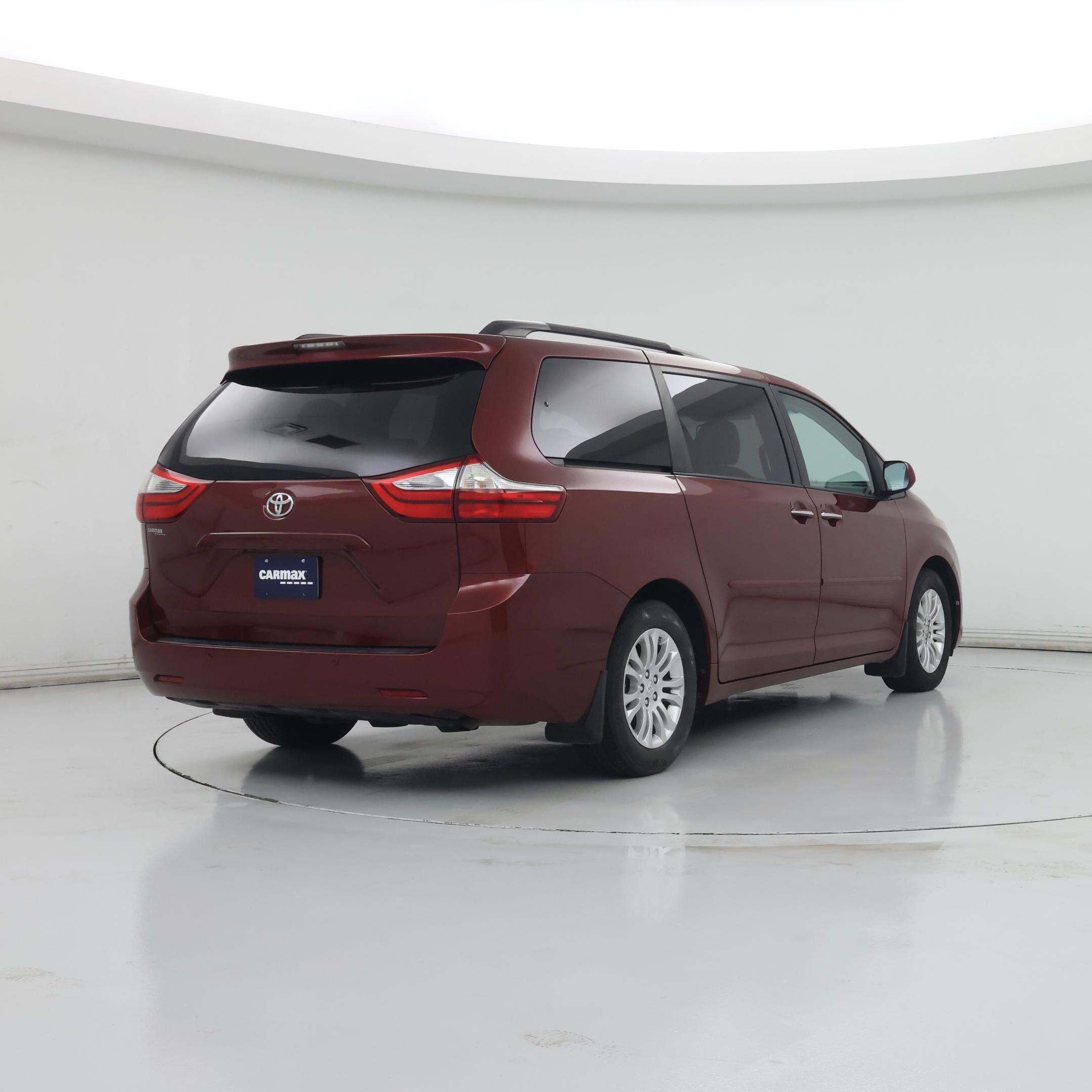 Thumbnail: 2017 Toyota Sienna - 8