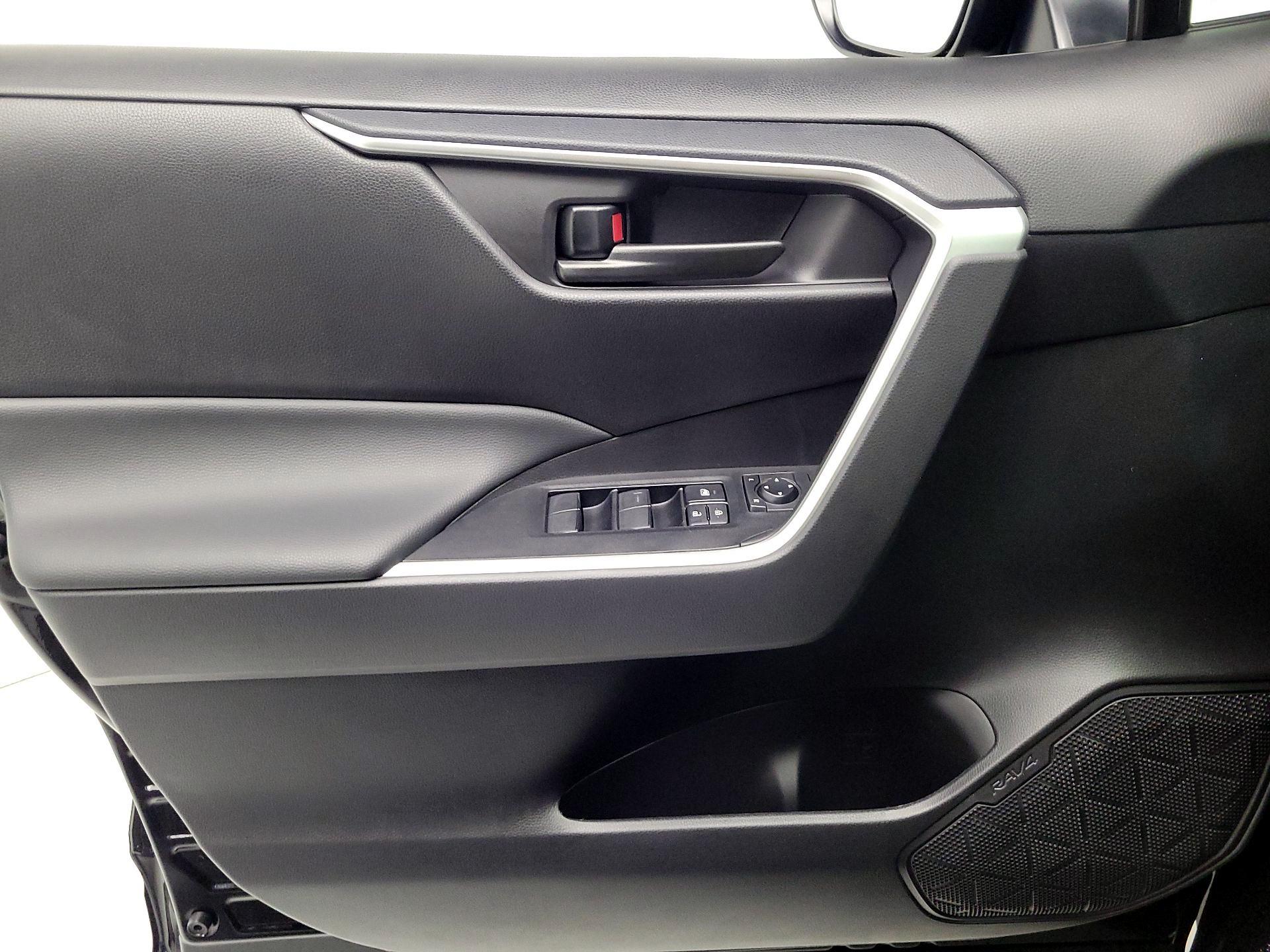 Thumbnail: 2025 Toyota RAV4 - 12