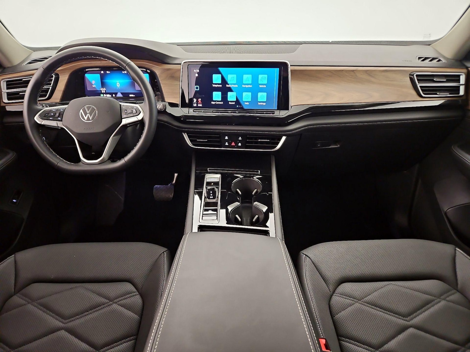 2025 Volkswagen Atlas SE w/Tech - Photo 10