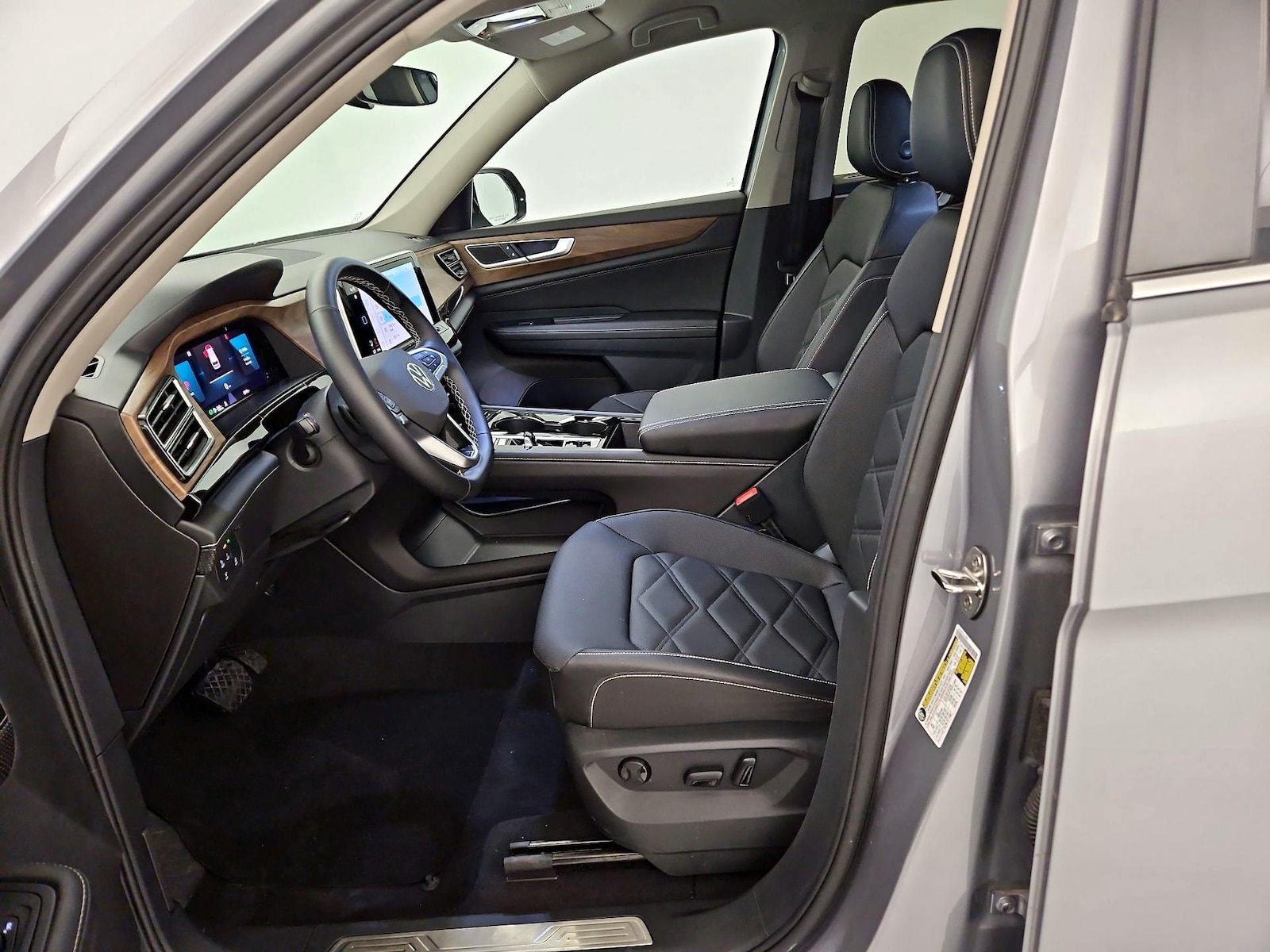 2025 Volkswagen Atlas SE w/Tech - Photo 12