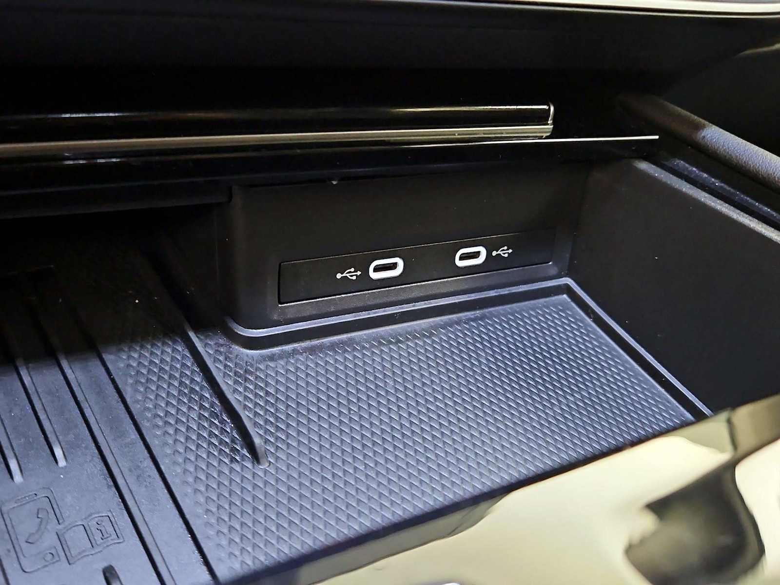 2025 Volkswagen Atlas SE w/Tech - Photo 19