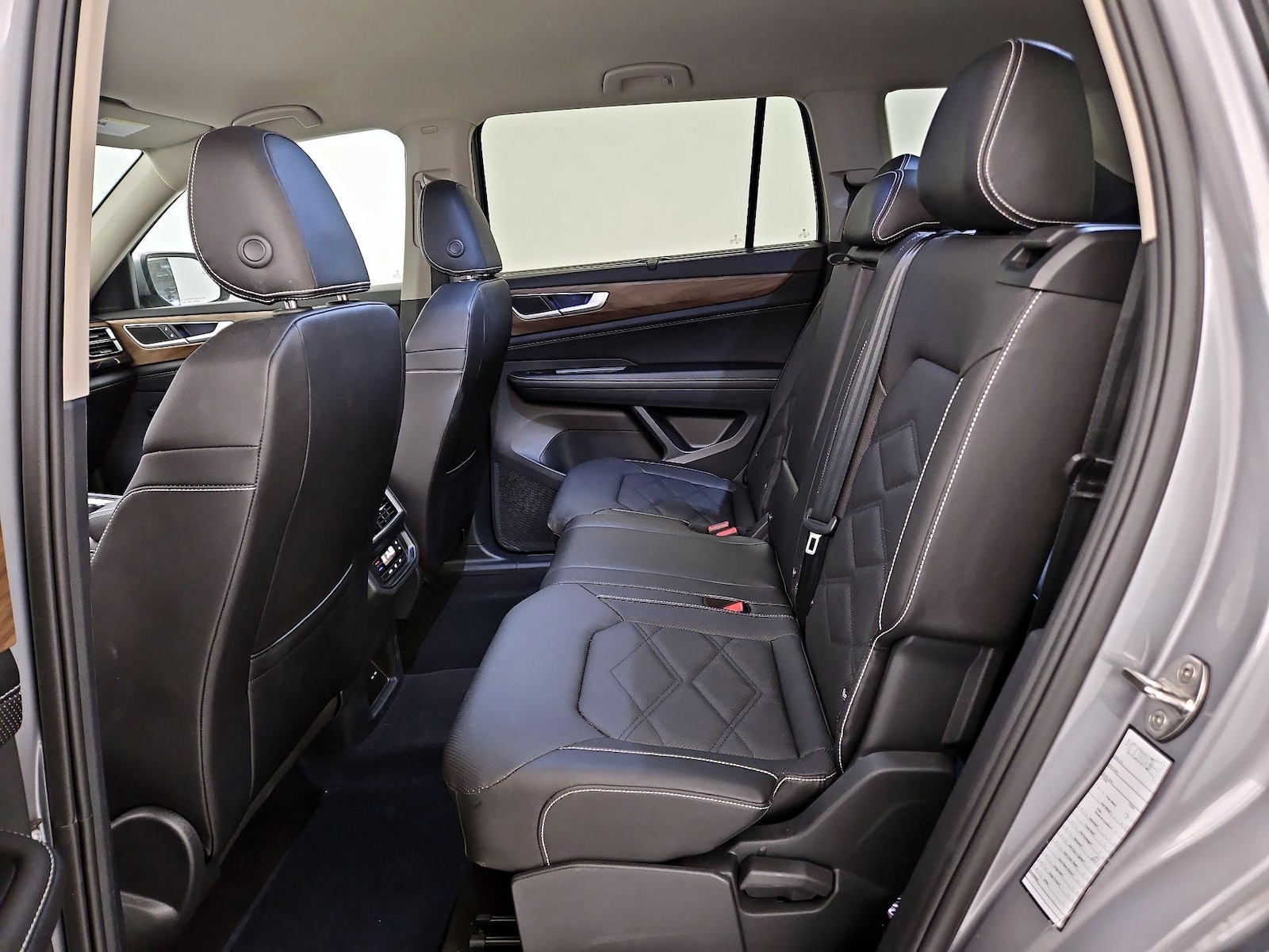 2025 Volkswagen Atlas SE w/Tech - Photo 20