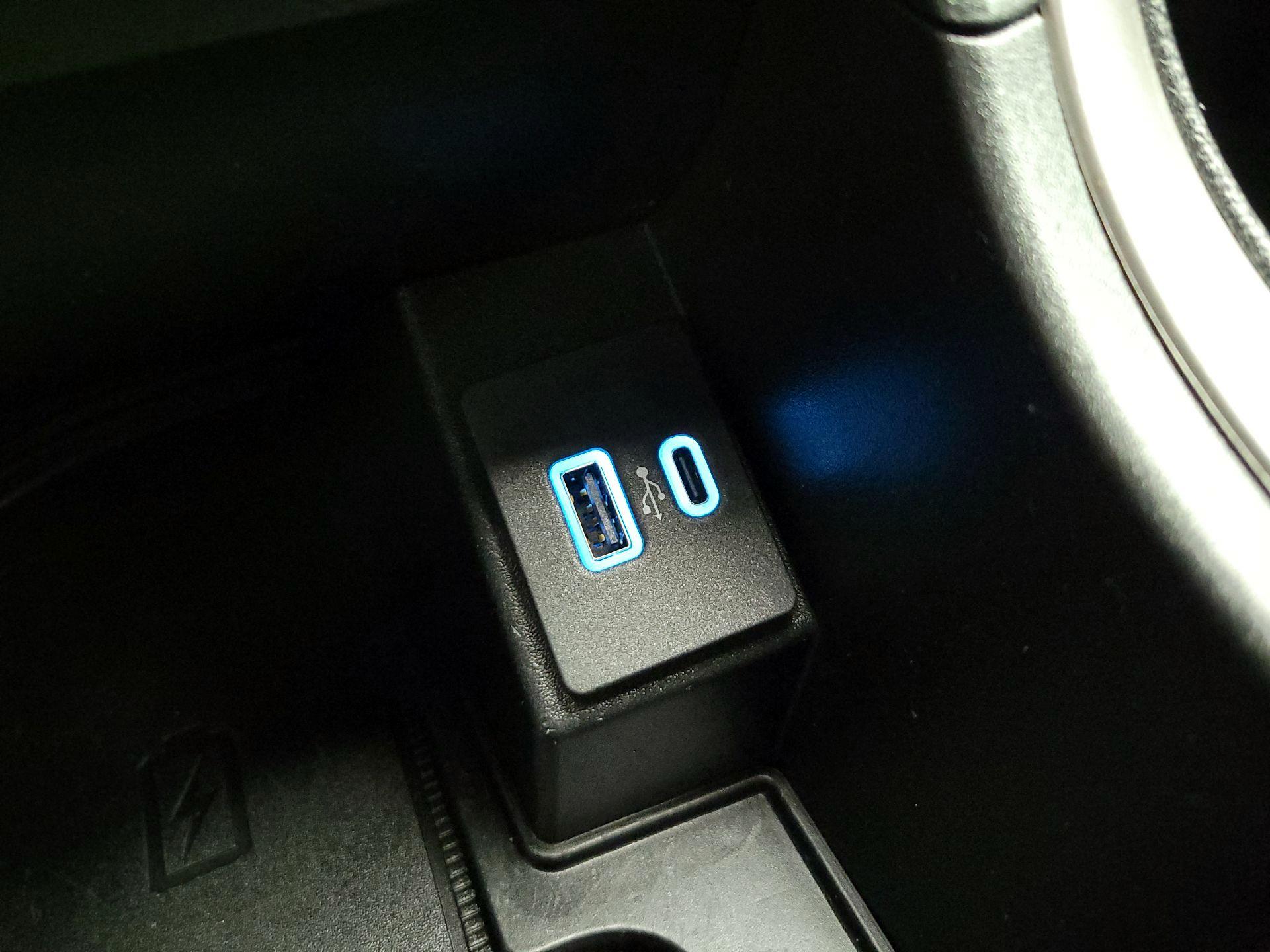 Thumbnail: 2021 Ford Edge - 18