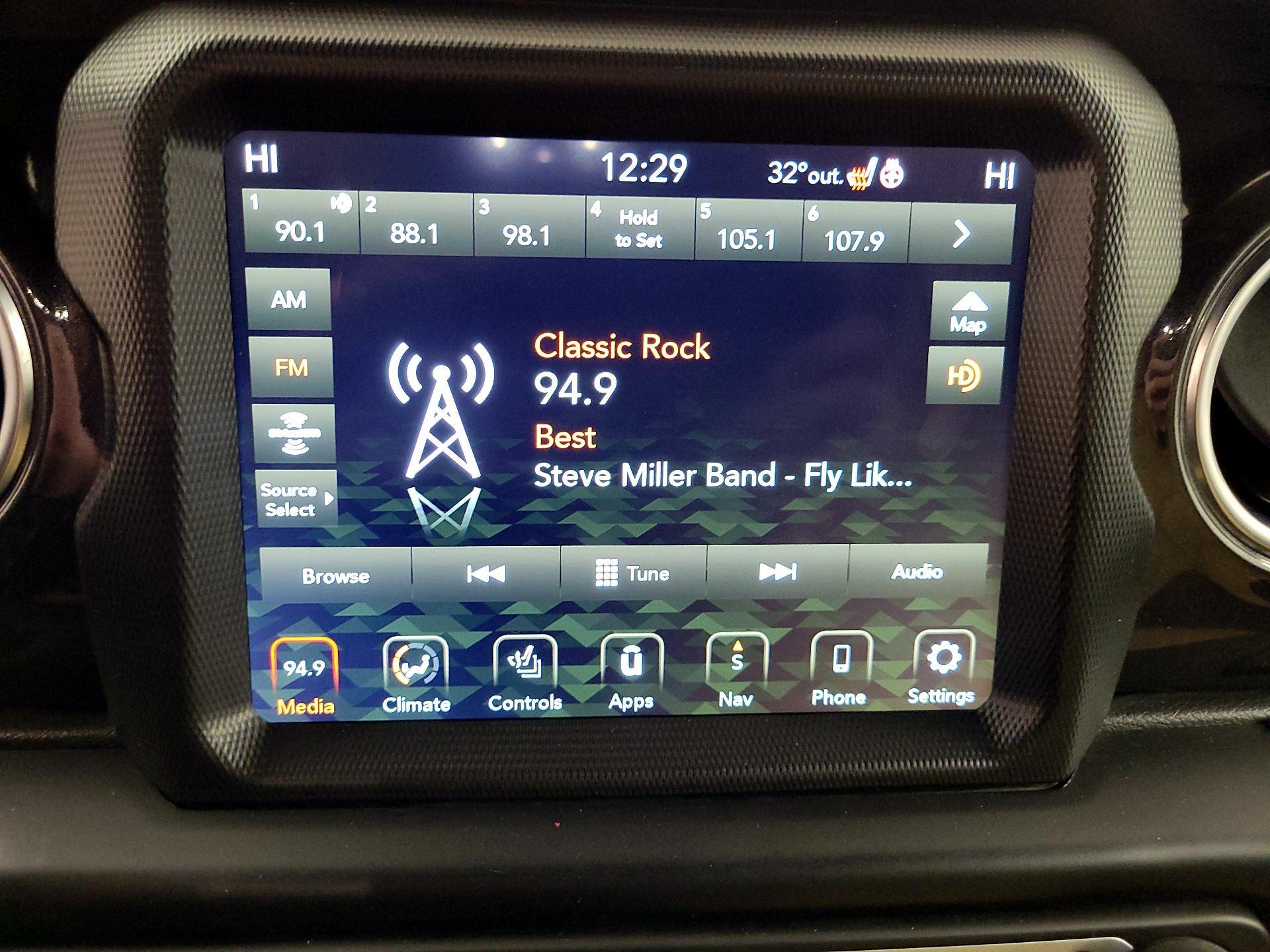 Thumbnail: 2022 Jeep Wrangler - 16