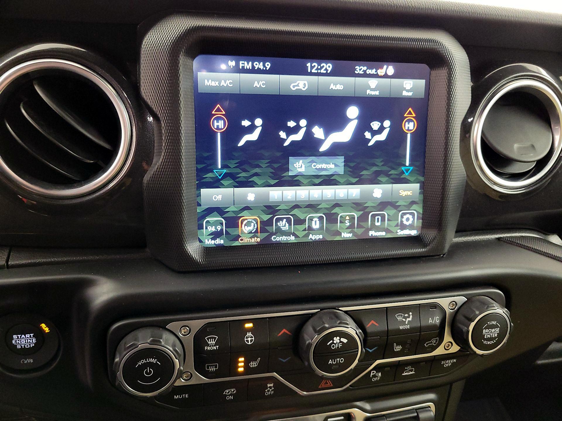 Thumbnail: 2022 Jeep Wrangler - 17