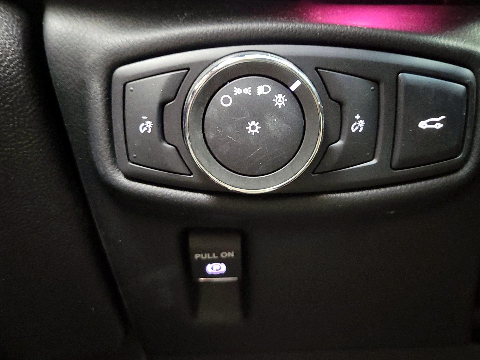 Thumbnail: 2016 Lincoln MKX - 13