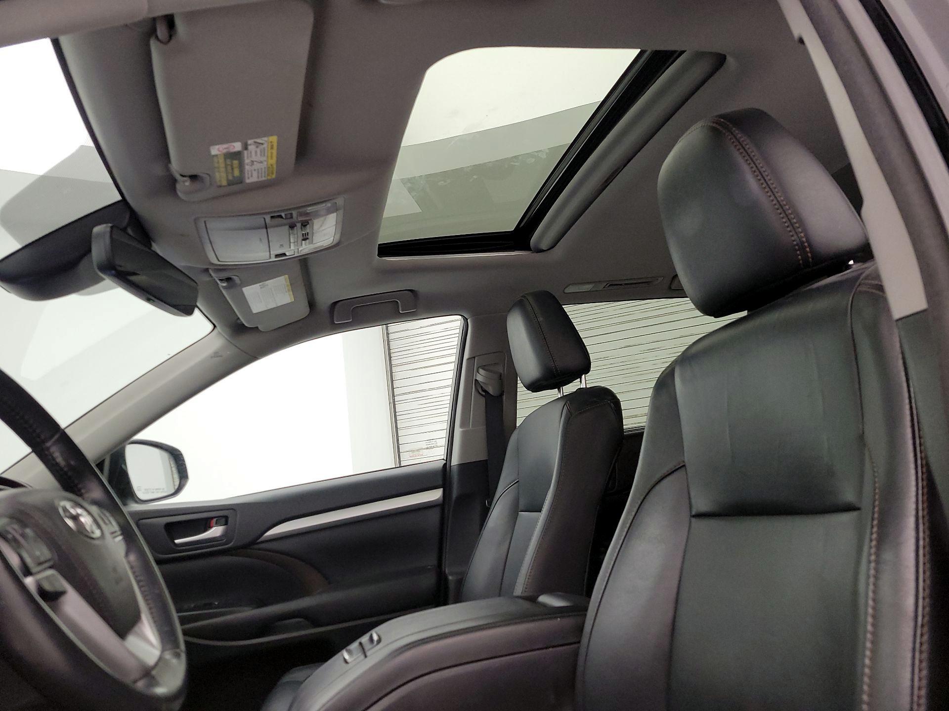 Thumbnail: 2017 Toyota Highlander - 20