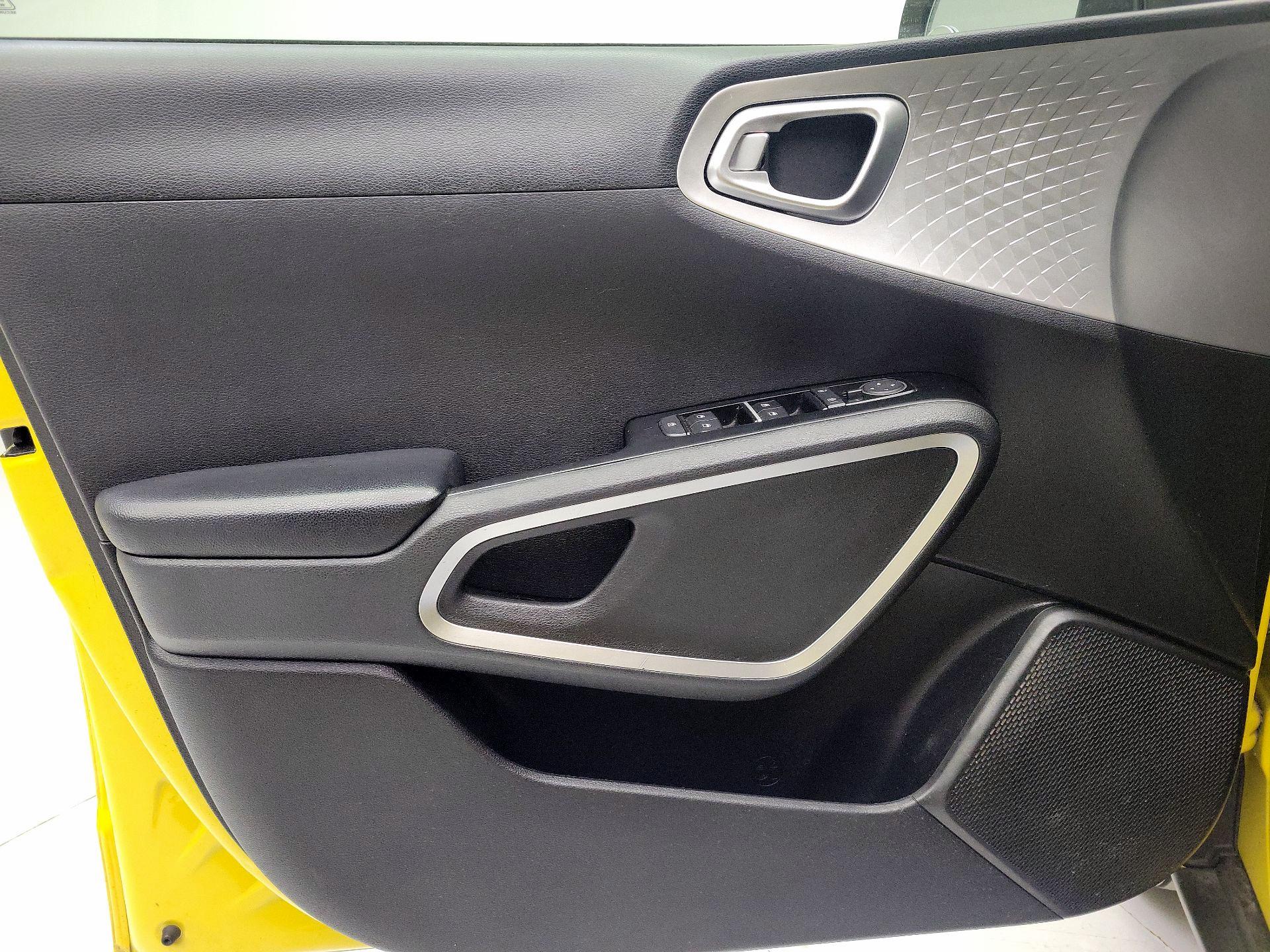 Thumbnail: 2020 Kia Soul - 12