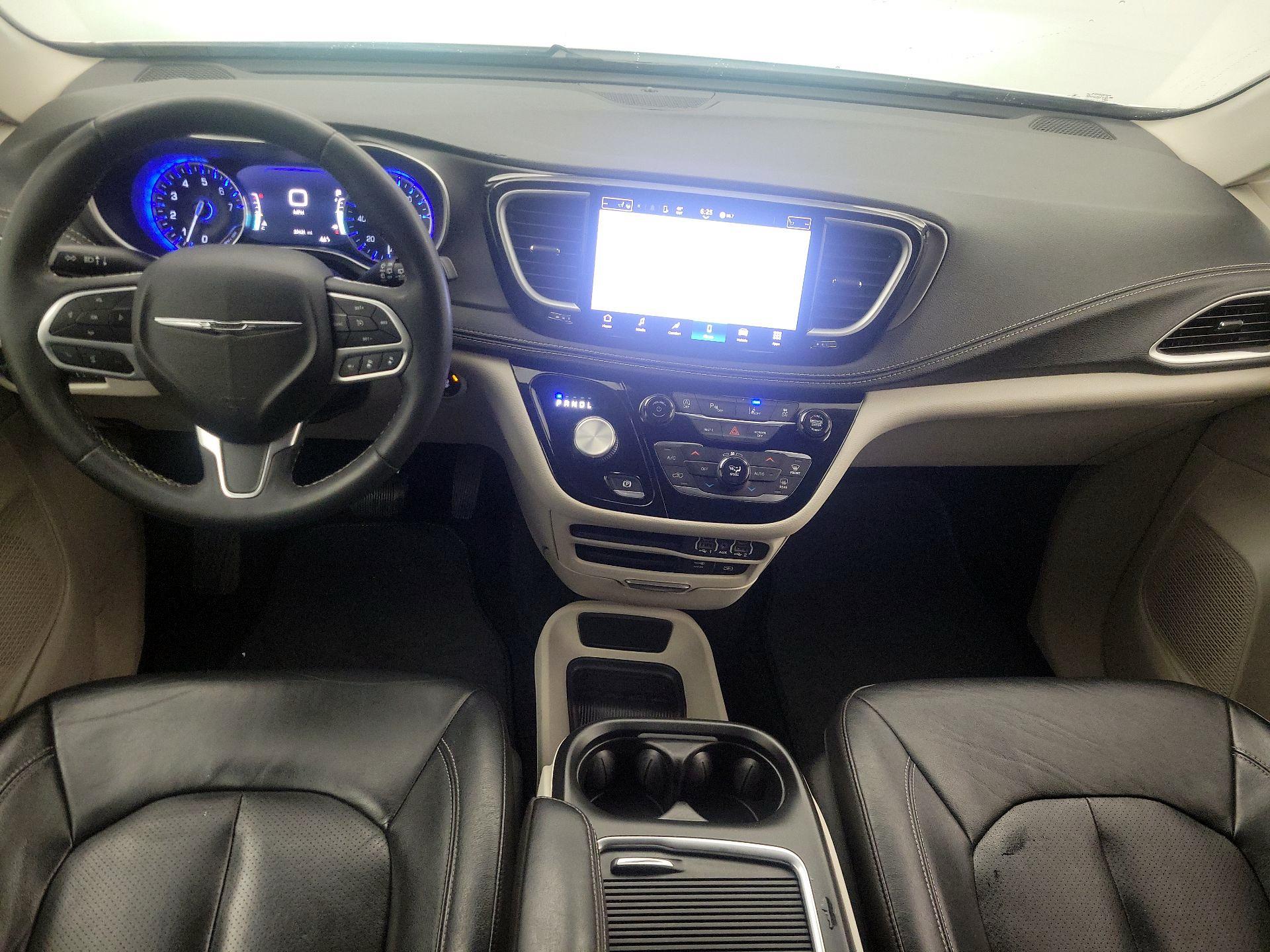 Thumbnail: 2022 Chrysler Pacifica - 9