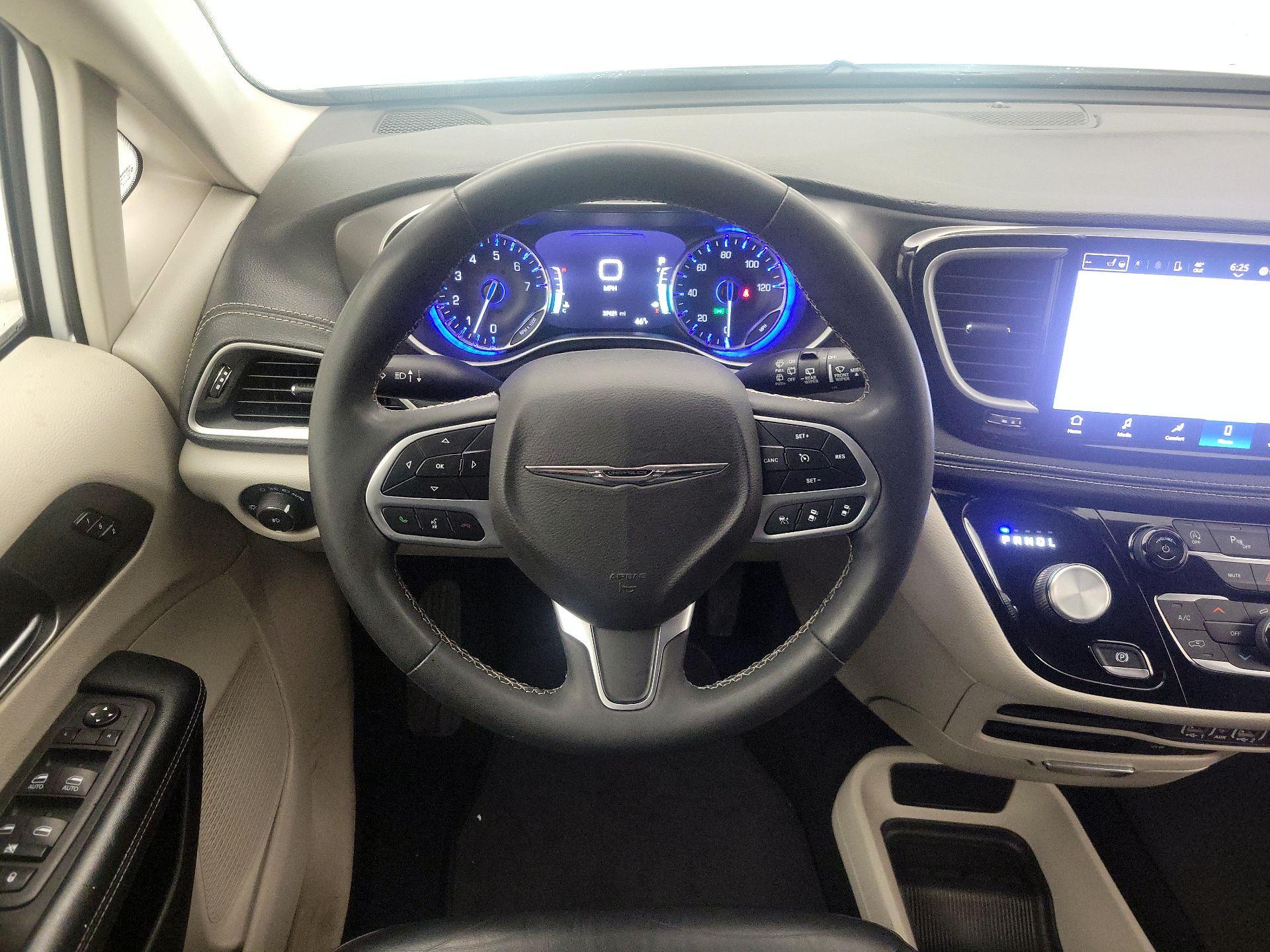 Thumbnail: 2022 Chrysler Pacifica - 10