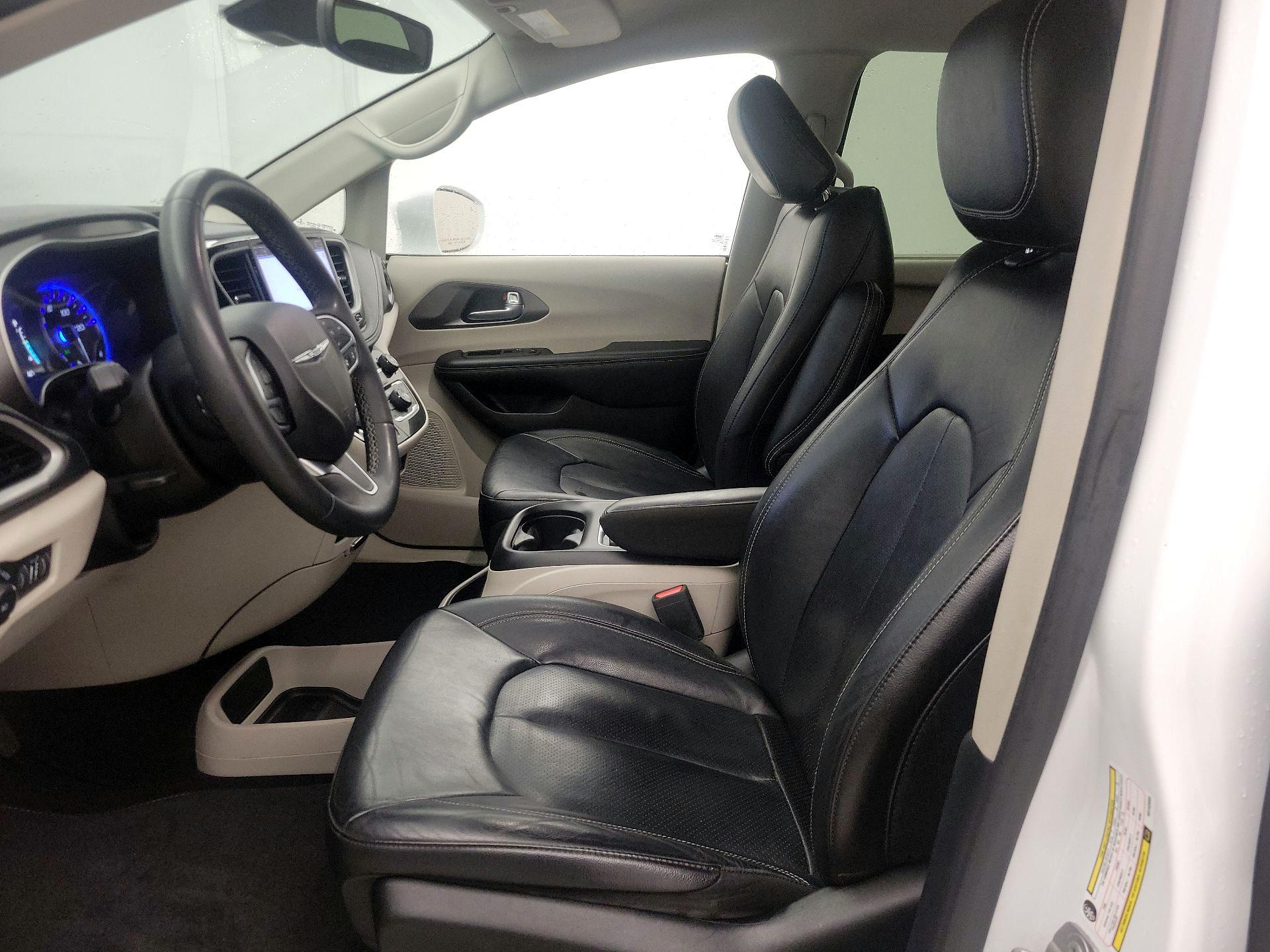 Thumbnail: 2022 Chrysler Pacifica - 11