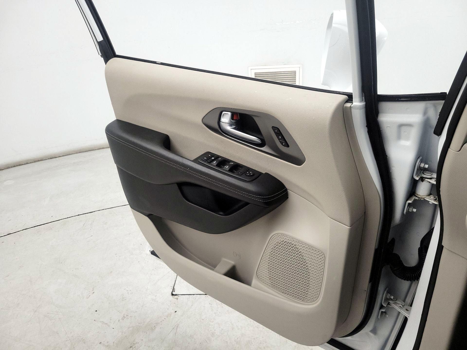 Thumbnail: 2022 Chrysler Pacifica - 12