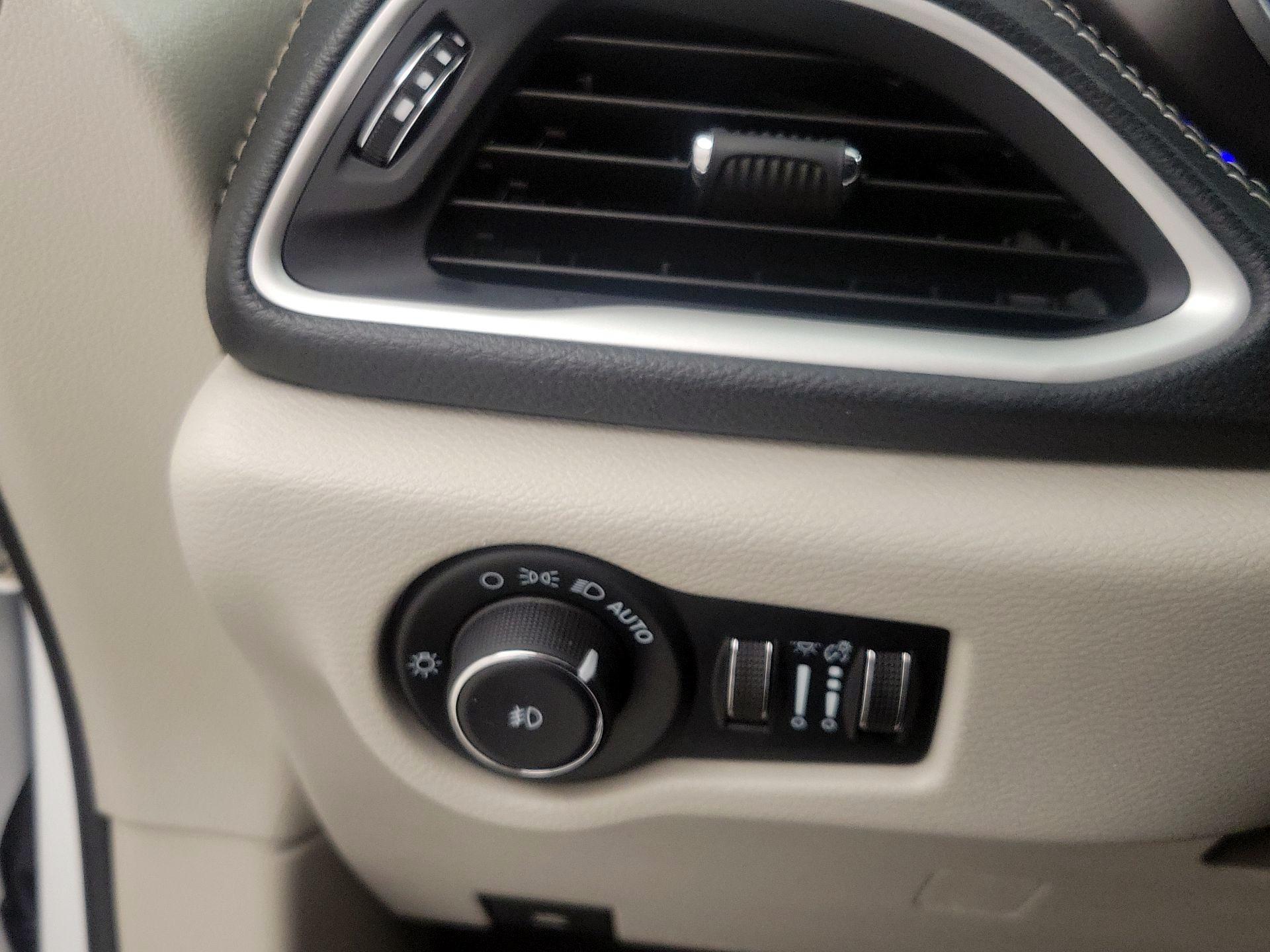 Thumbnail: 2022 Chrysler Pacifica - 13