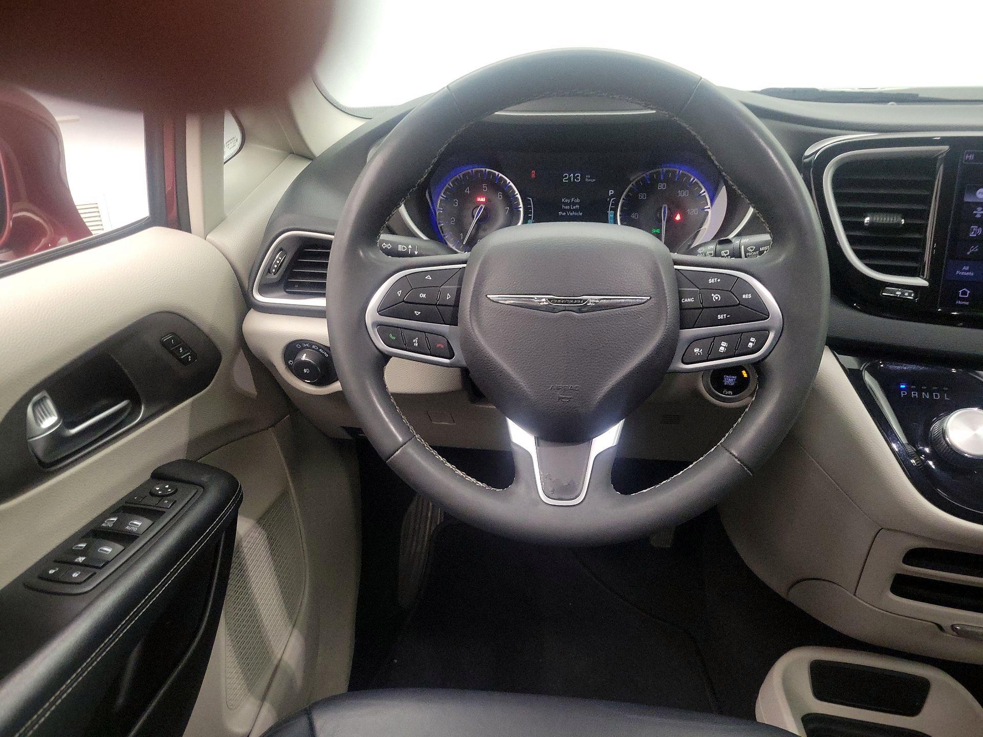 Thumbnail: 2022 Chrysler Pacifica - 10