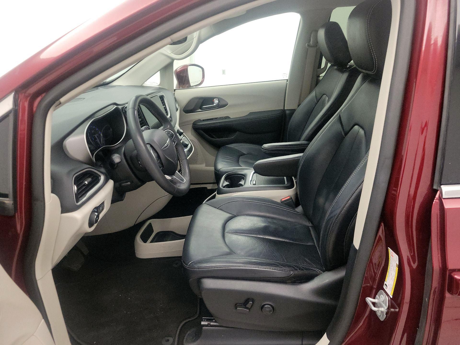 Thumbnail: 2022 Chrysler Pacifica - 11