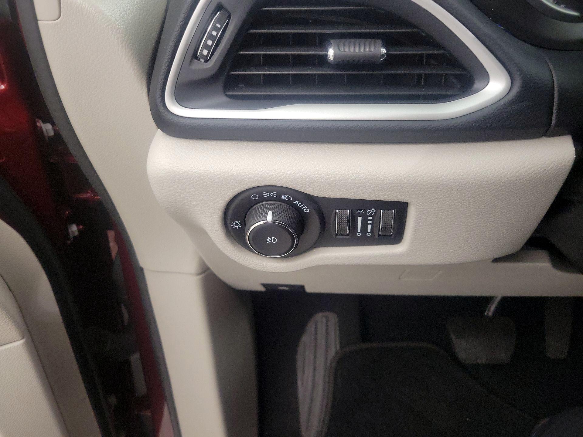 Thumbnail: 2022 Chrysler Pacifica - 13