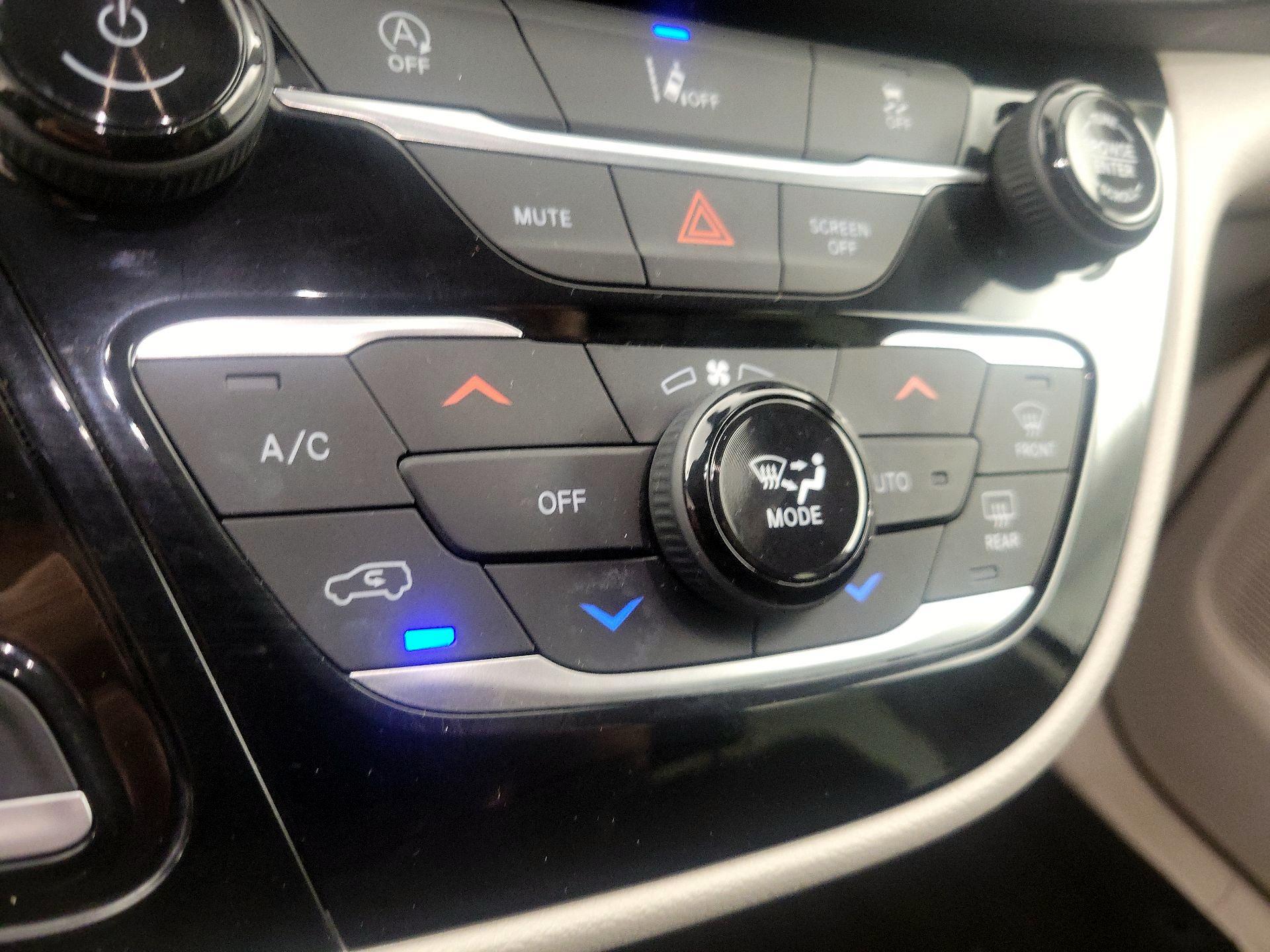 Thumbnail: 2022 Chrysler Pacifica - 16