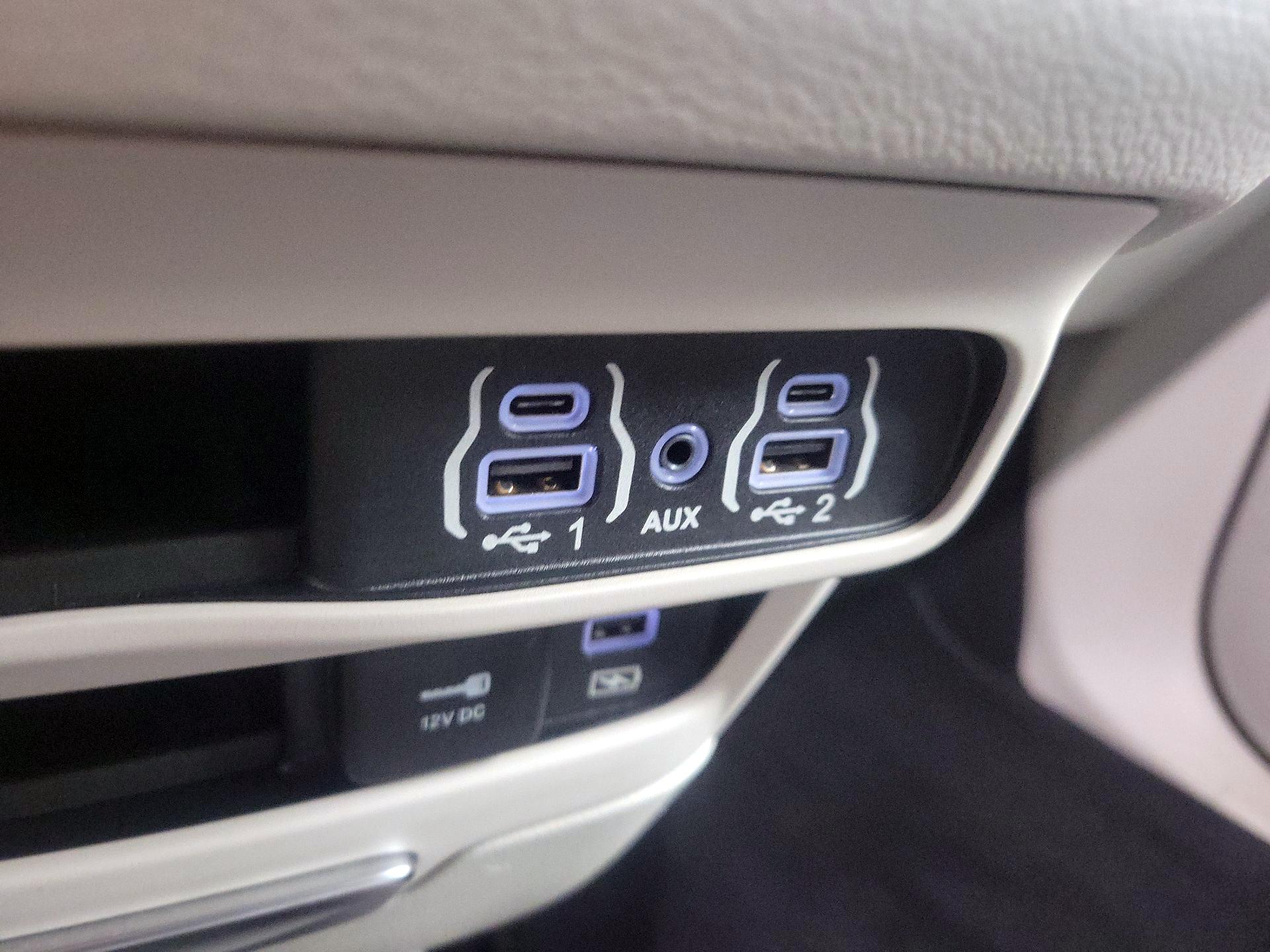 Thumbnail: 2022 Chrysler Pacifica - 18