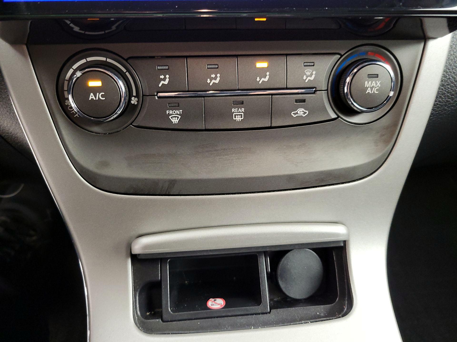 Thumbnail: 2014 Nissan Sentra - 16