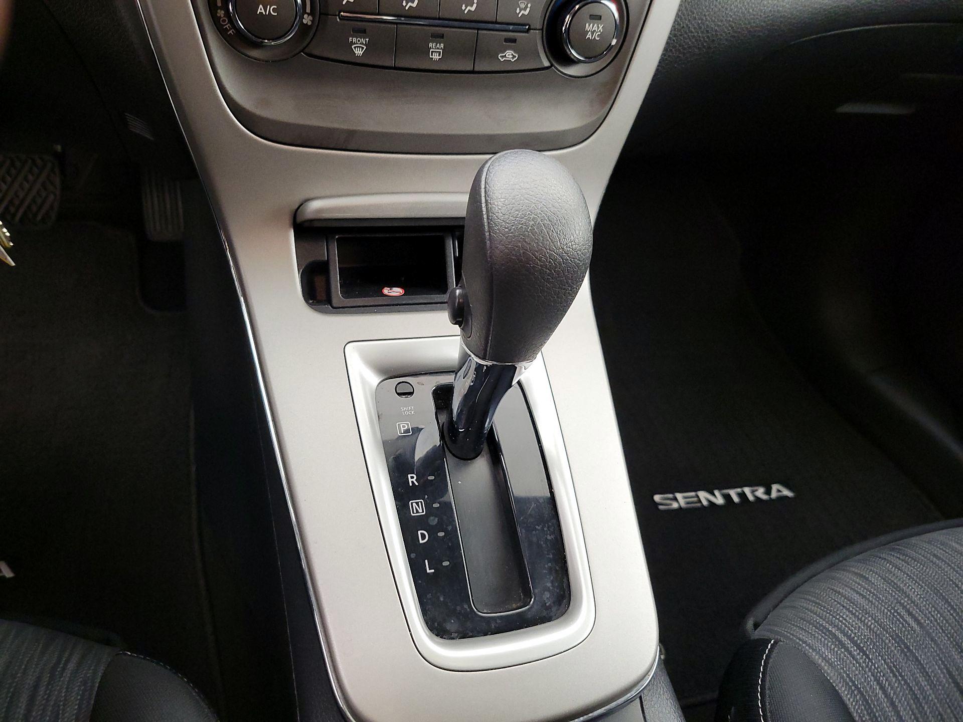 Thumbnail: 2014 Nissan Sentra - 17